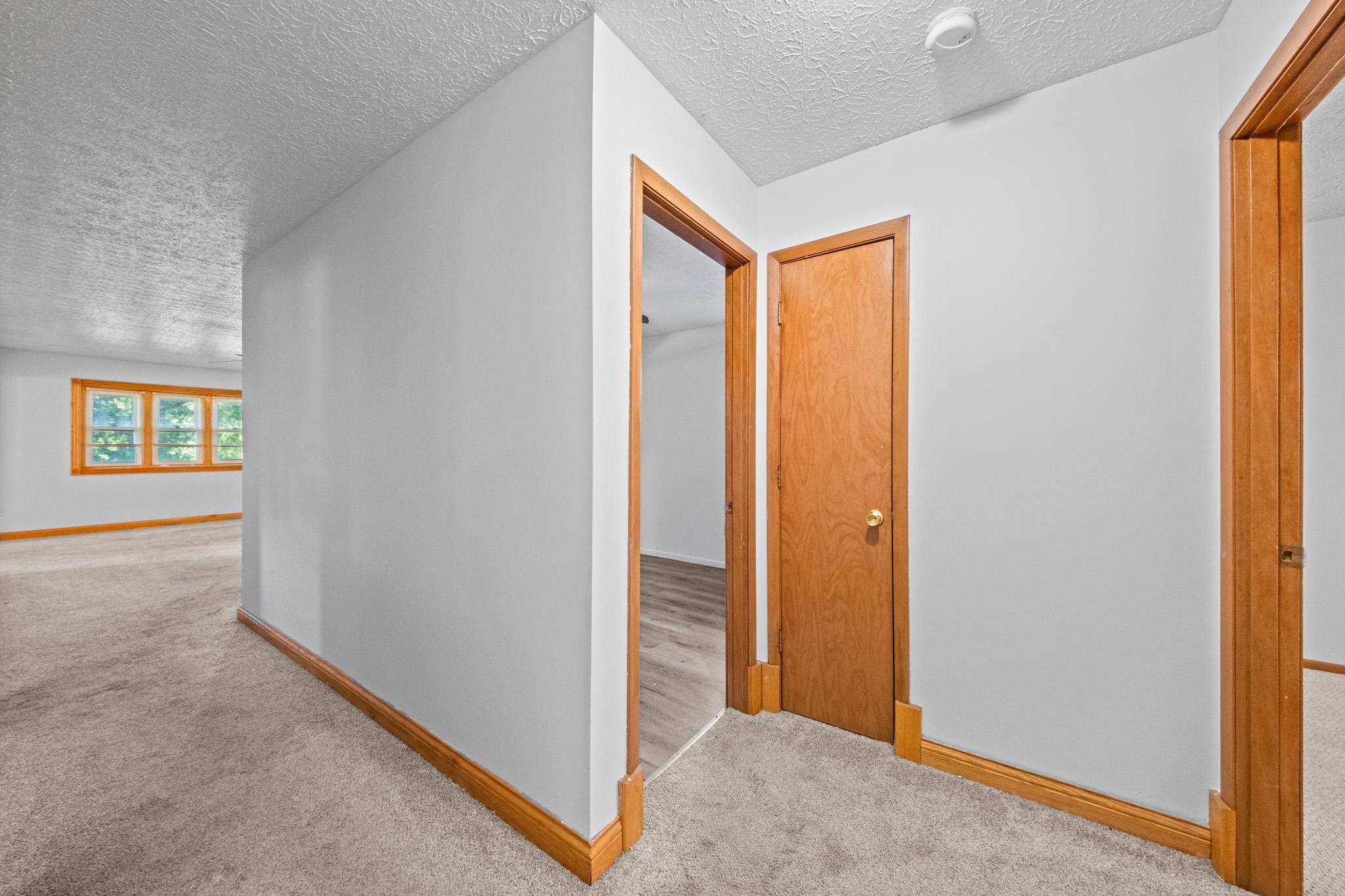 https://zimg.paragon.ice.com/ParagonImages/Property/PH/AABRKY/60704/12/0/0/bafd54102a3a0993690379467c9dc30a/0/177c49608c90f063fcb1ed9b3621f668/60704-b3988f8d-24cb-46ab-9425-27ba12ca2f55.JPG