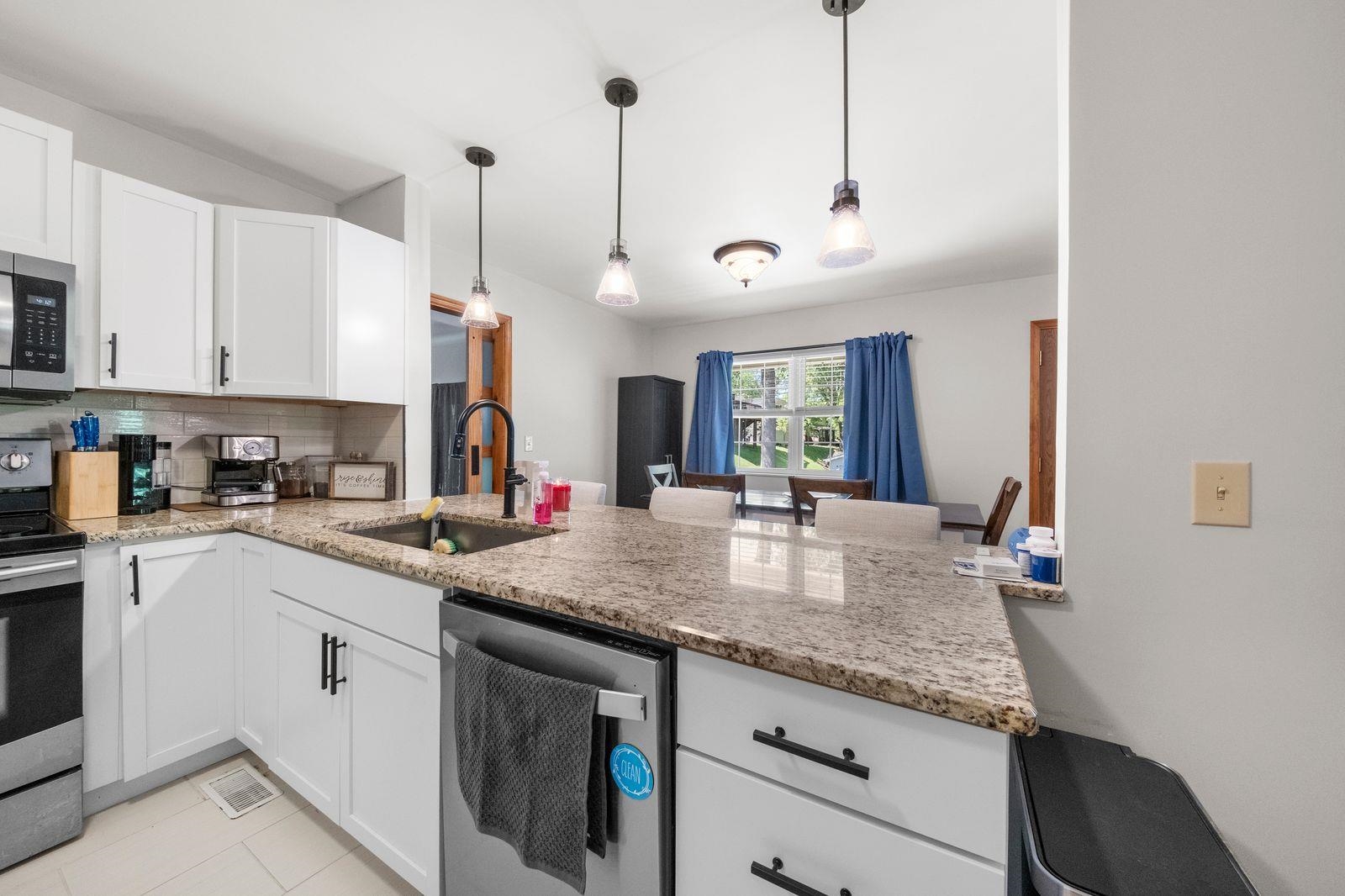 https://zimg.paragon.ice.com/ParagonImages/Property/PH/AABRKY/60712/6/0/0/425a8ea3f2c7db3682bf65fc2ebb7c03/0/3b651d9b790cec0abec00e3d27478a9f/60712-5d16cb59-9b13-49c5-9616-c70ab3166470.JPG
