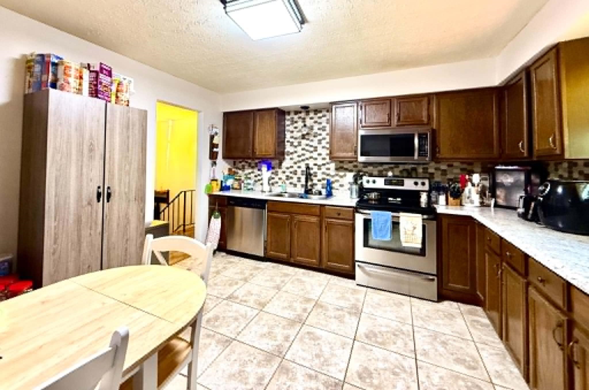 https://zimg.paragon.ice.com/ParagonImages/Property/PH/AABRKY/60713/4/0/0/4e5a62e40fa4451df294a45438e77e55/0/9ee3d140ac0848d7ceecf2cb5506055a/60713-4837936a-adbc-44aa-be59-b1ded0cee101.JPG