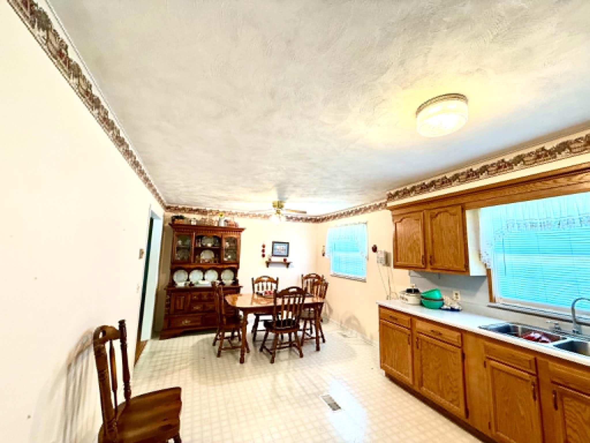 https://zimg.paragon.ice.com/ParagonImages/Property/PH/AABRKY/60714/1/0/0/10644b7294a6ddd9510361689f700ba7/0/fe3c1181d9a2c001356542bbc53fa1be/60714-5b208378-8ff8-4d04-8e6d-b1d751058973.JPG