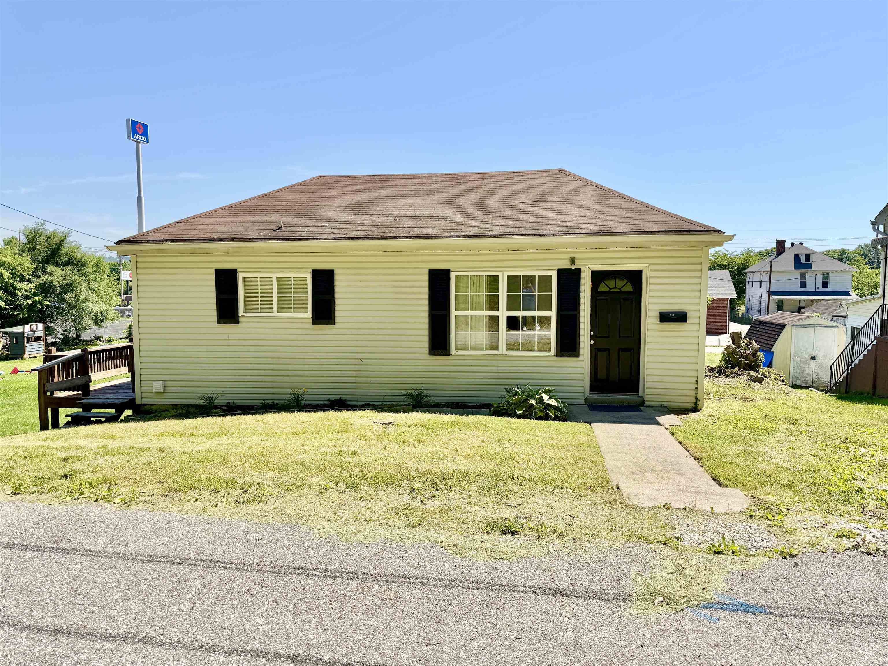 https://zimg.paragon.ice.com/ParagonImages/Property/PH/AABRKY/60715/4/0/0/2b2e4c370838c5ec97b0d755354de576/0/3c51ce636e273d9911f1bfb6f4898892/60715-59903d37-76d9-457e-a9fb-5cf612c552be.JPG