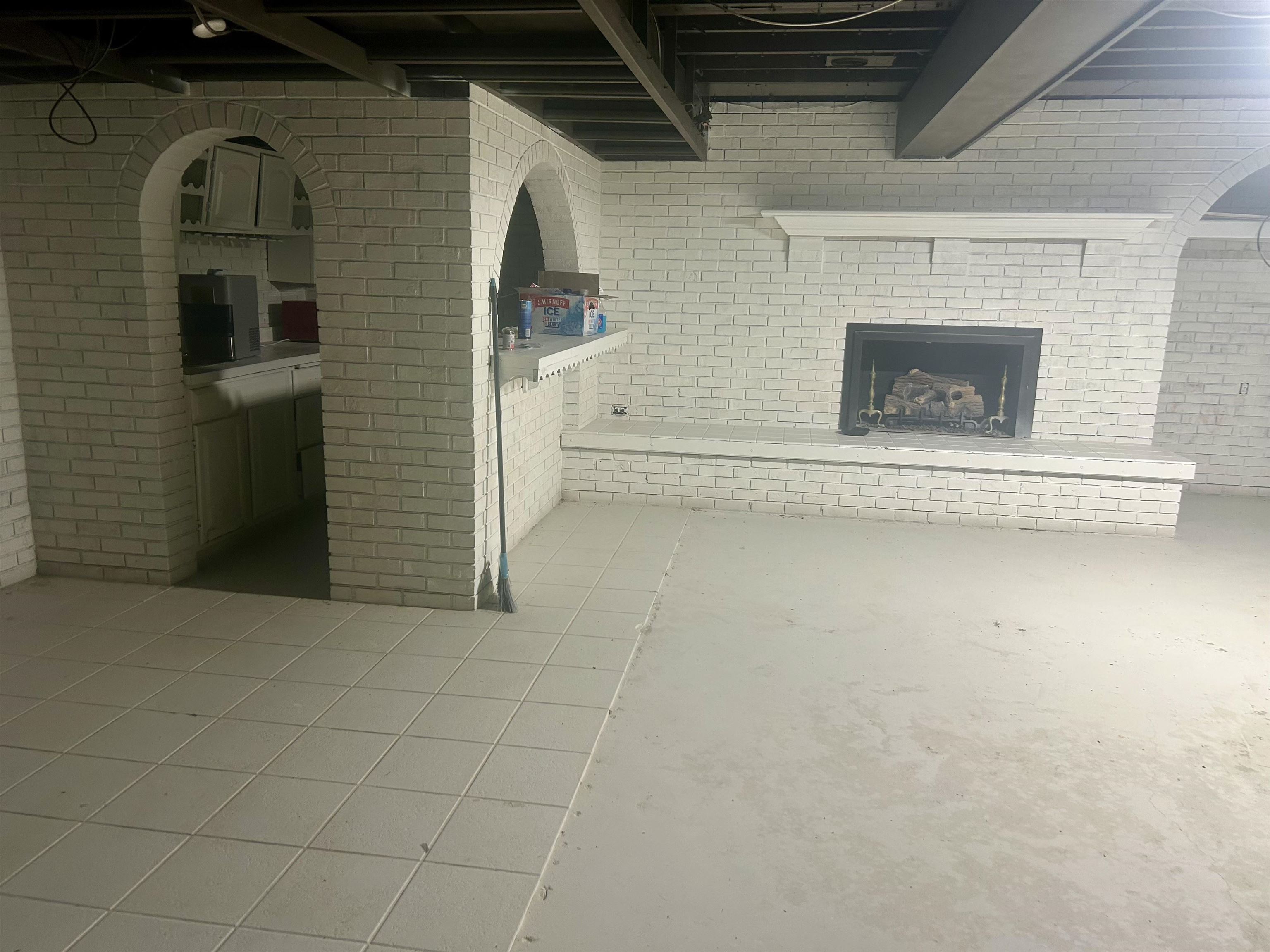 https://zimg.paragon.ice.com/ParagonImages/Property/PH/AABRKY/60717/6/0/0/617221ab3daa34d1ec50cf34fd805d5e/0/6ad0d9b05649f2d74d8efe971483f529/60717-c42eb1de-993d-4465-9180-5ea2b458e85d.JPG