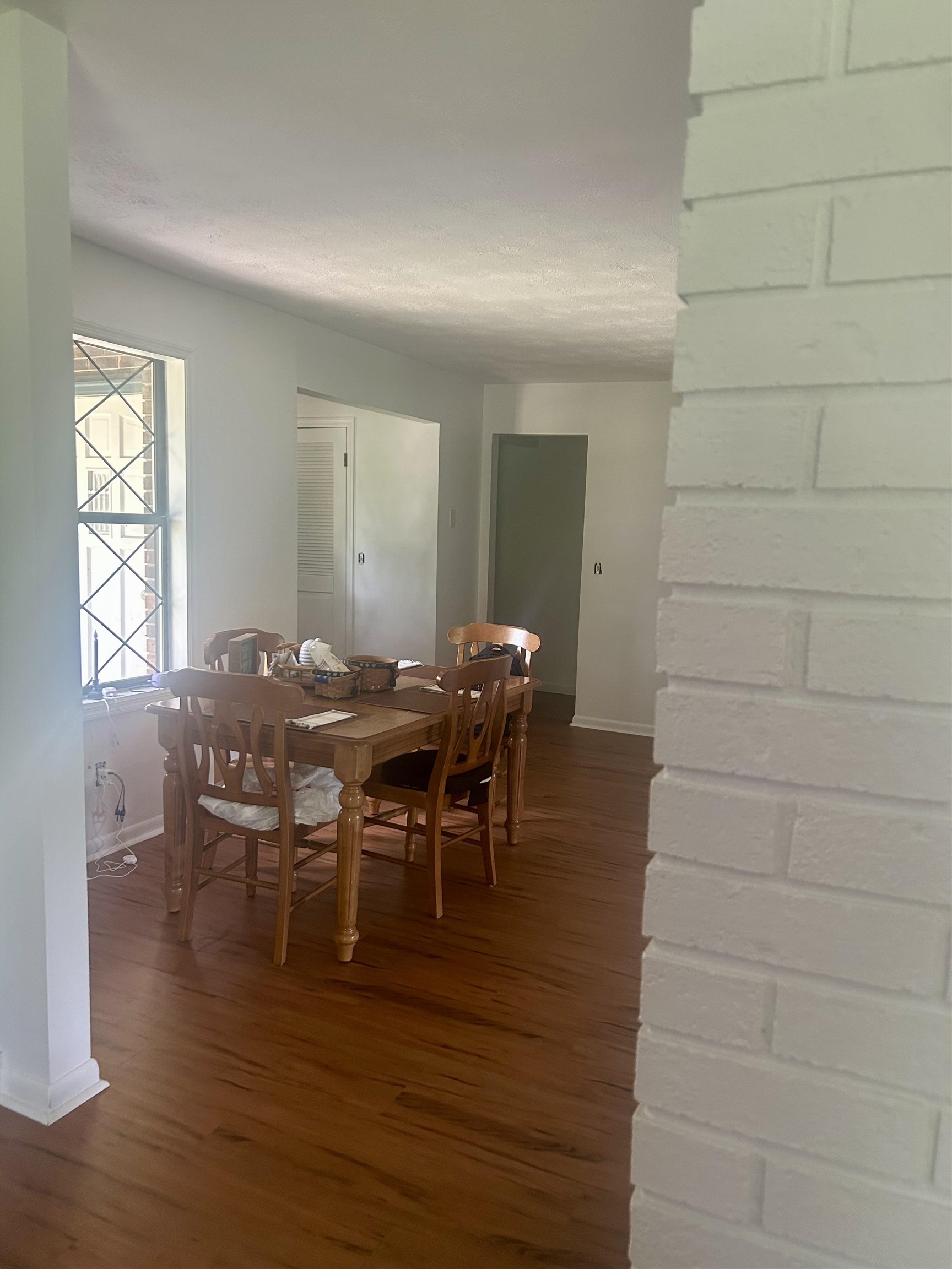 https://zimg.paragon.ice.com/ParagonImages/Property/PH/AABRKY/60717/9/0/0/059f6dd75af17070189a3b5c774a0fbf/0/6ad0d9b05649f2d74d8efe971483f529/60717-6bbe87e8-69bf-4ad2-8d0b-8bd9ec370e83.JPG