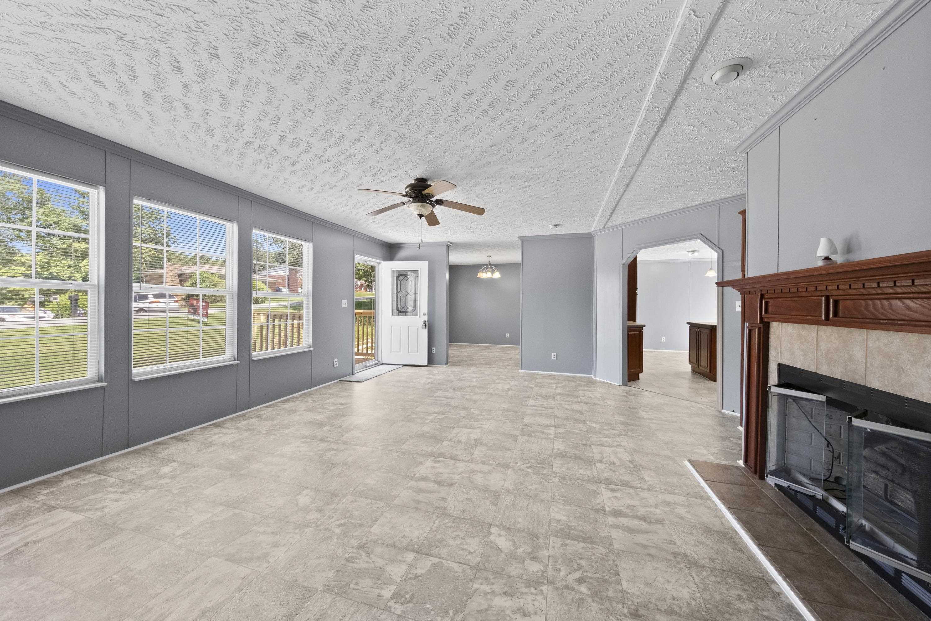 https://zimg.paragon.ice.com/ParagonImages/Property/PH/AABRKY/60720/6/0/0/8277991afc9f8e2235c657fad858207e/0/e3d5838af09b38b427feb6821ae6cea2/60720-83705552-704b-4f3b-8a5b-a938d6d6530f.JPG