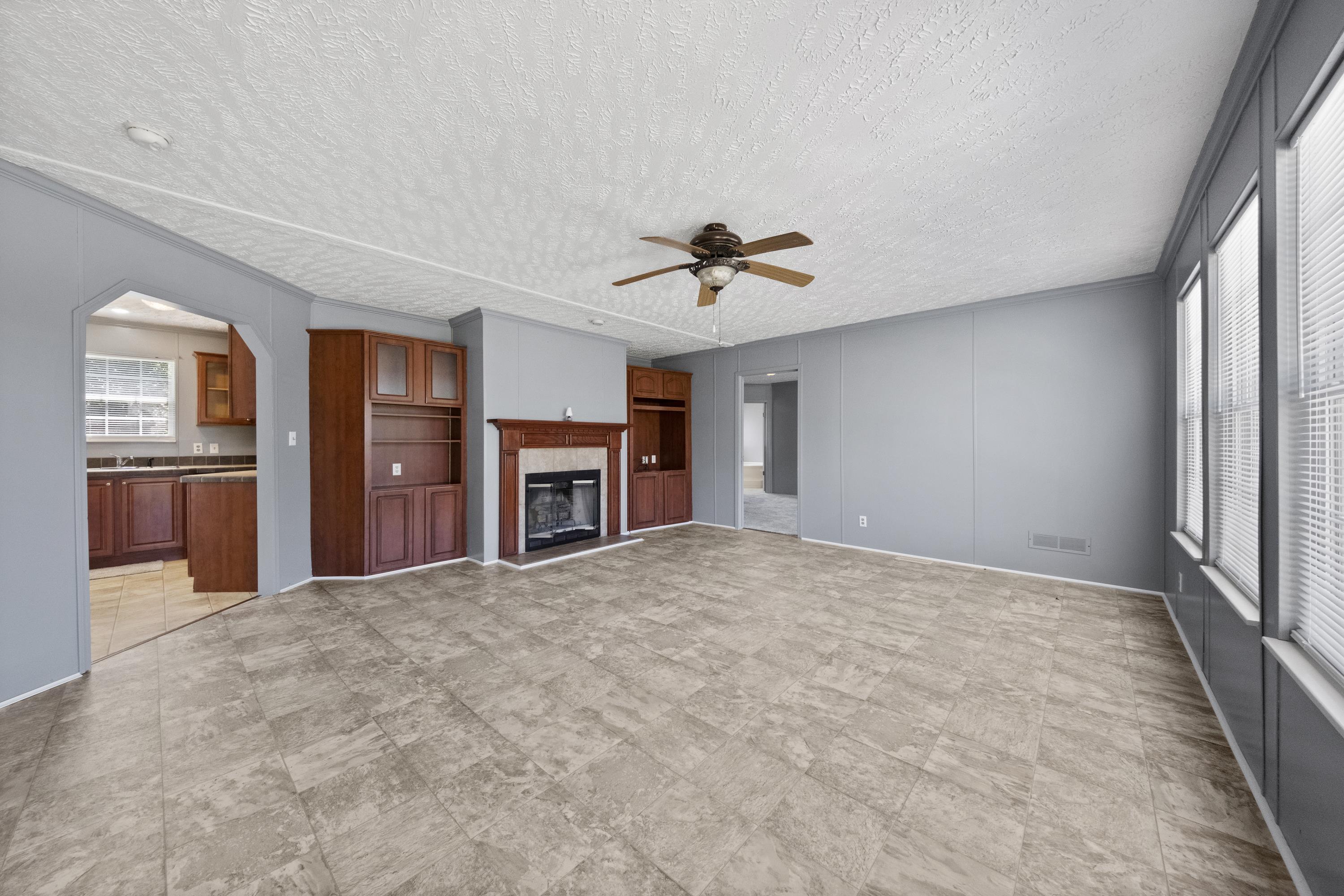 https://zimg.paragon.ice.com/ParagonImages/Property/PH/AABRKY/60720/7/0/0/2ddf7eaebab397ba108ae014e7bbdd95/0/e3d5838af09b38b427feb6821ae6cea2/60720-657c306c-a09b-4dd2-a700-3795bbb63146.JPG