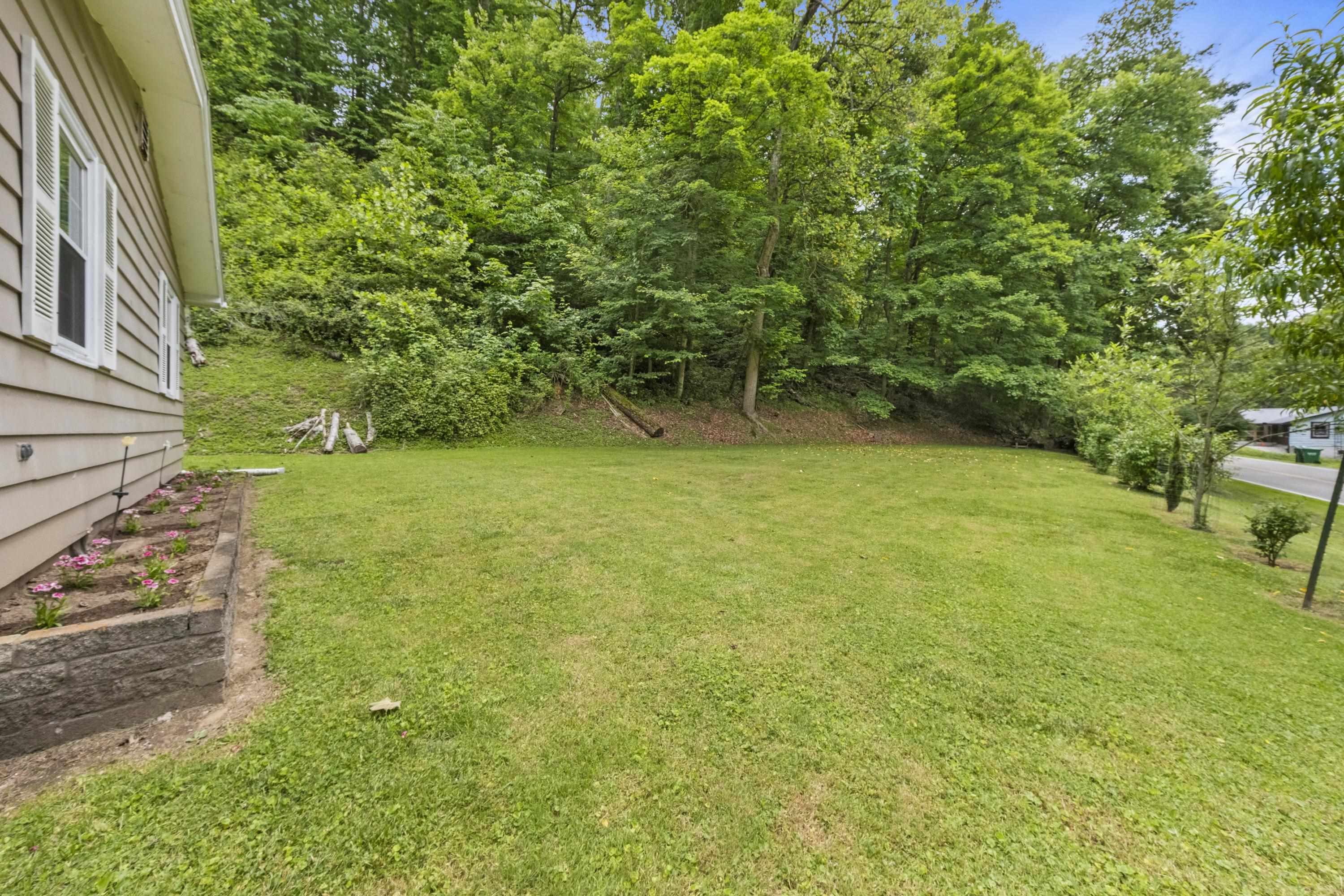 https://zimg.paragon.ice.com/ParagonImages/Property/PH/AABRKY/60721/12/0/0/c9d431a51ff1b9d2c9fb614ca6368d08/0/1db4efd6622d01ca18a288a4bff43ea0/60721-0f4765fe-6af1-41d5-8b19-ad8f27e9f45d.JPG