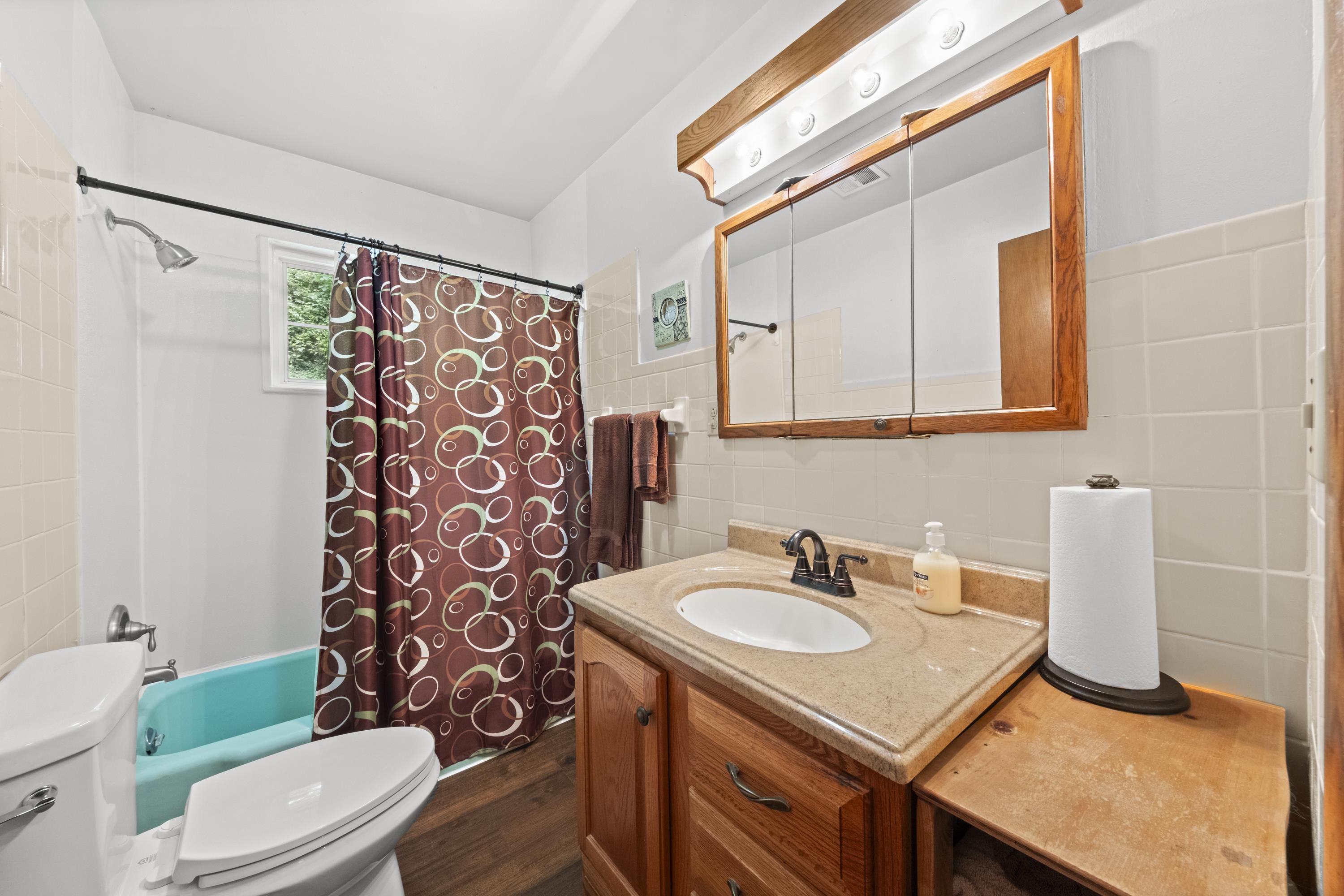 https://zimg.paragon.ice.com/ParagonImages/Property/PH/AABRKY/60721/4/0/0/198d9f797093e46567015d7f374010db/0/1db4efd6622d01ca18a288a4bff43ea0/60721-6f55a77d-e434-456c-aae6-93d09a78c802.JPG