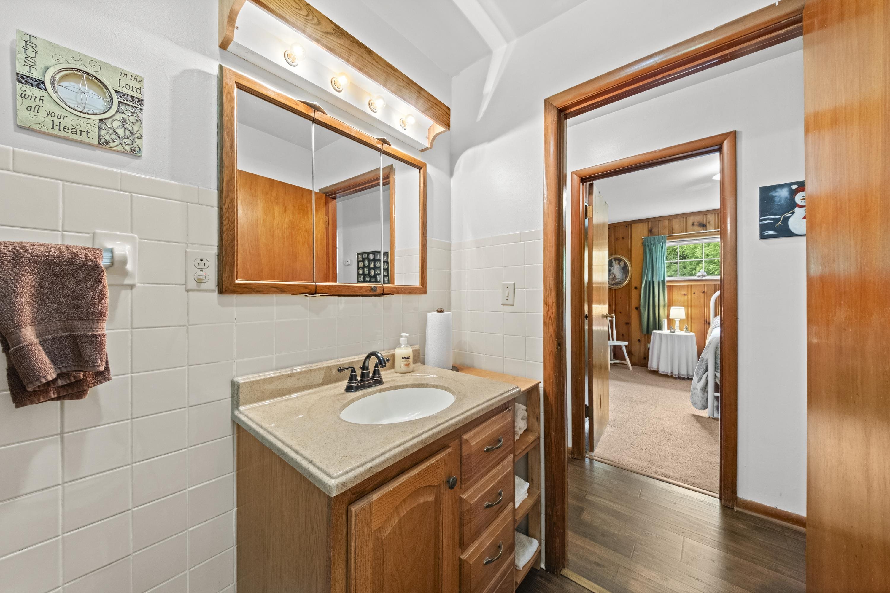 https://zimg.paragon.ice.com/ParagonImages/Property/PH/AABRKY/60721/5/0/0/1cfa7663f6f96862c80d0e321ec2c883/0/1db4efd6622d01ca18a288a4bff43ea0/60721-2547f131-8f92-4318-b095-36e10703c606.JPG
