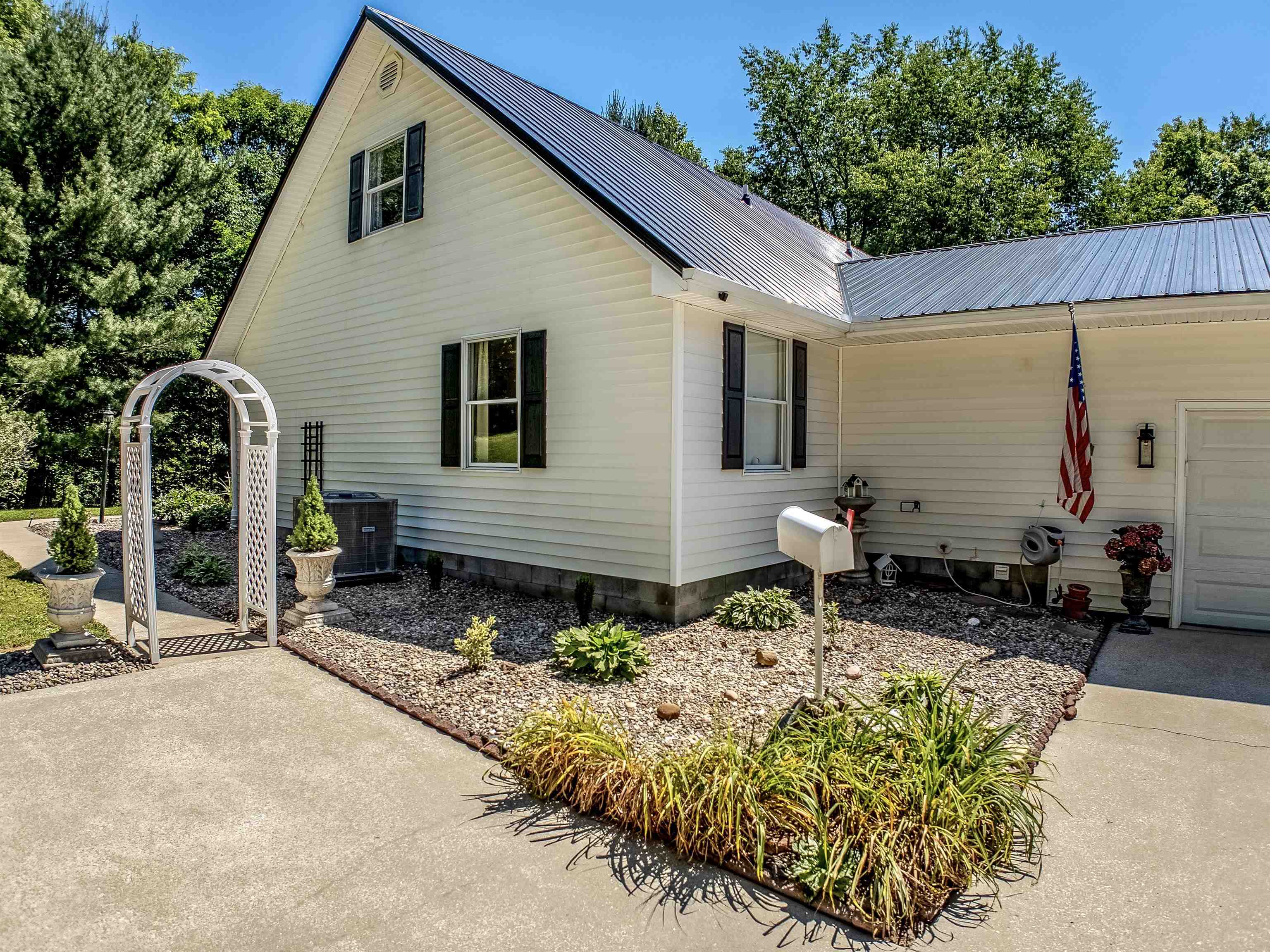 https://zimg.paragon.ice.com/ParagonImages/Property/PH/AABRKY/60722/12/0/0/637751f9d08832a0f4f5de2568af1c49/0/3b166b500df1fc6e804b128ee7a190dd/60722-6ea8e080-10ef-4a8c-93ae-44c19e3ae642.JPG