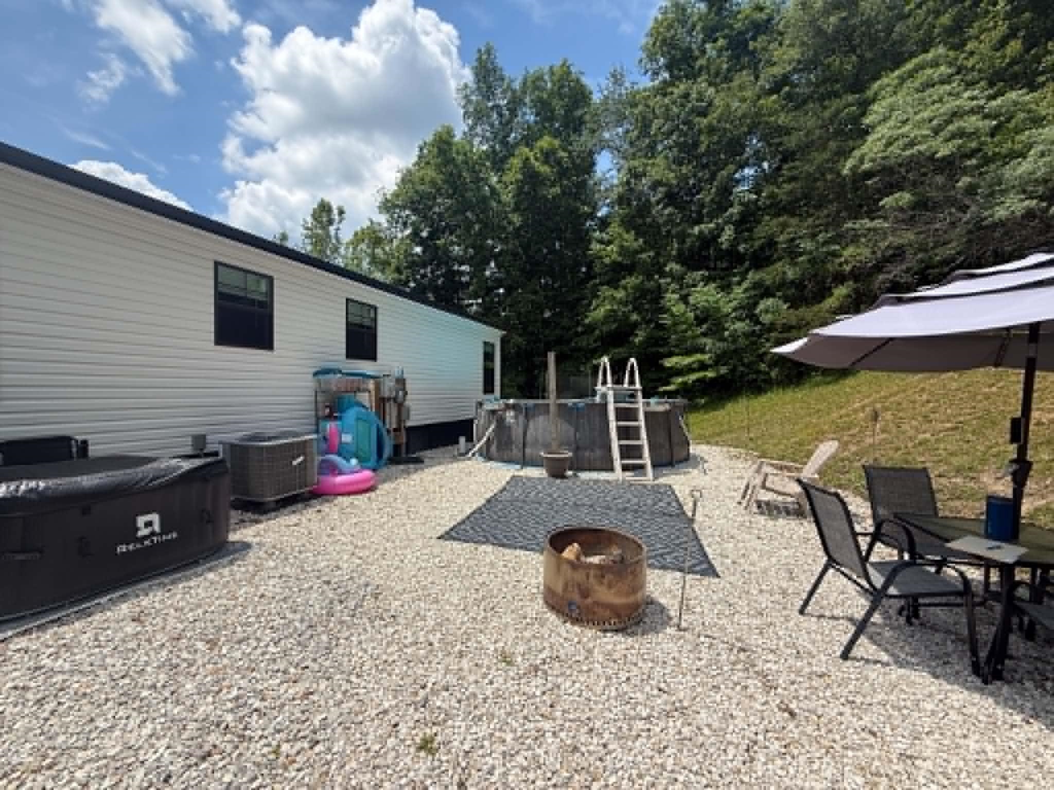 https://zimg.paragon.ice.com/ParagonImages/Property/PH/AABRKY/60733/1/0/0/a49c12d93b14706222c0d5d21c194c3d/0/9900bfb2a6a2c0b411927123f0adf4e1/60733-616c2729-7f8b-4180-be1c-21c9b4ae6514.JPG