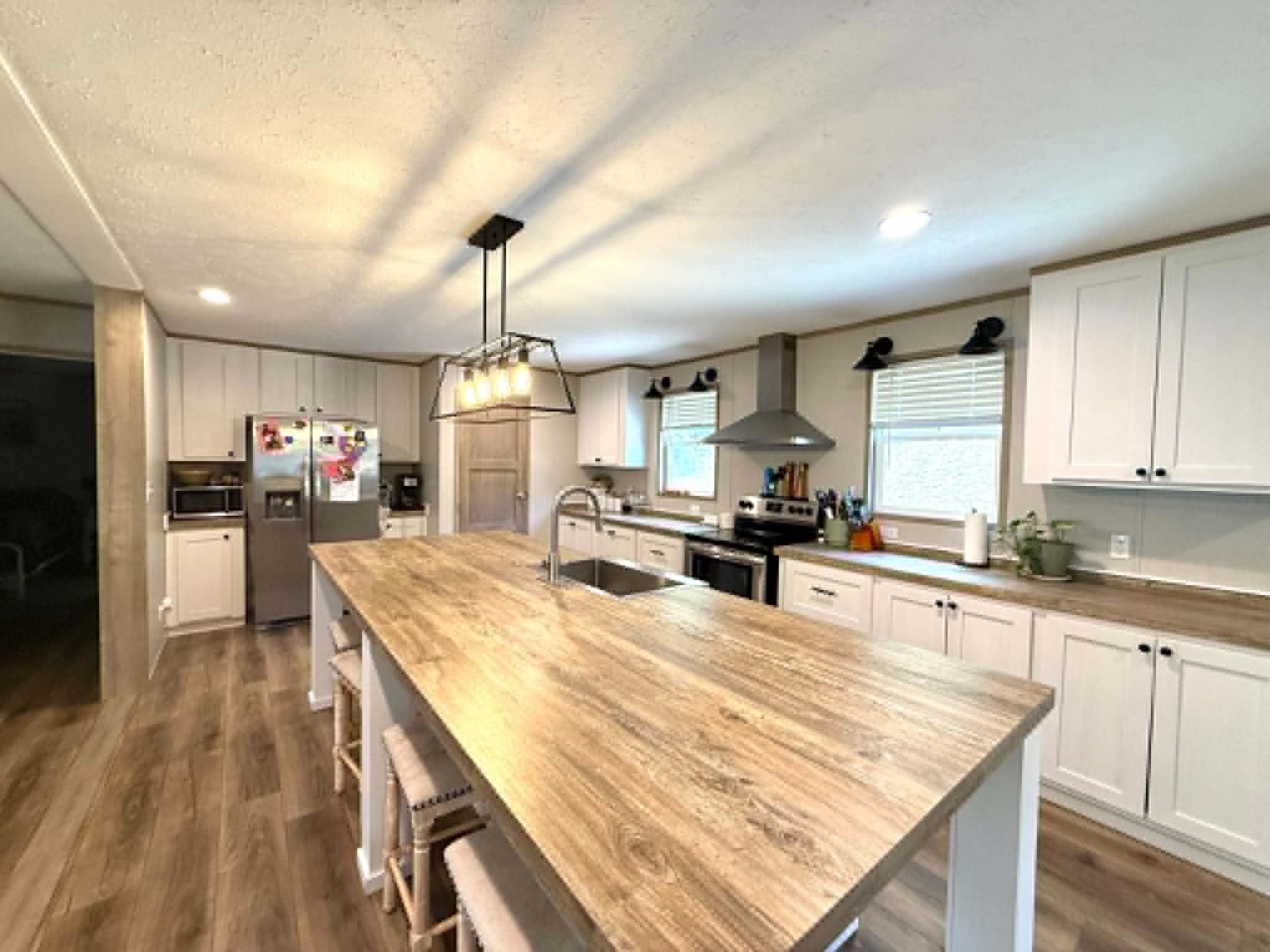 https://zimg.paragon.ice.com/ParagonImages/Property/PH/AABRKY/60733/2/0/0/fd6e3213a71f81039ed52a3e5eacb259/0/9900bfb2a6a2c0b411927123f0adf4e1/60733-130c5b07-6bcf-4f5f-b0d1-8c6f8233e7be.JPG