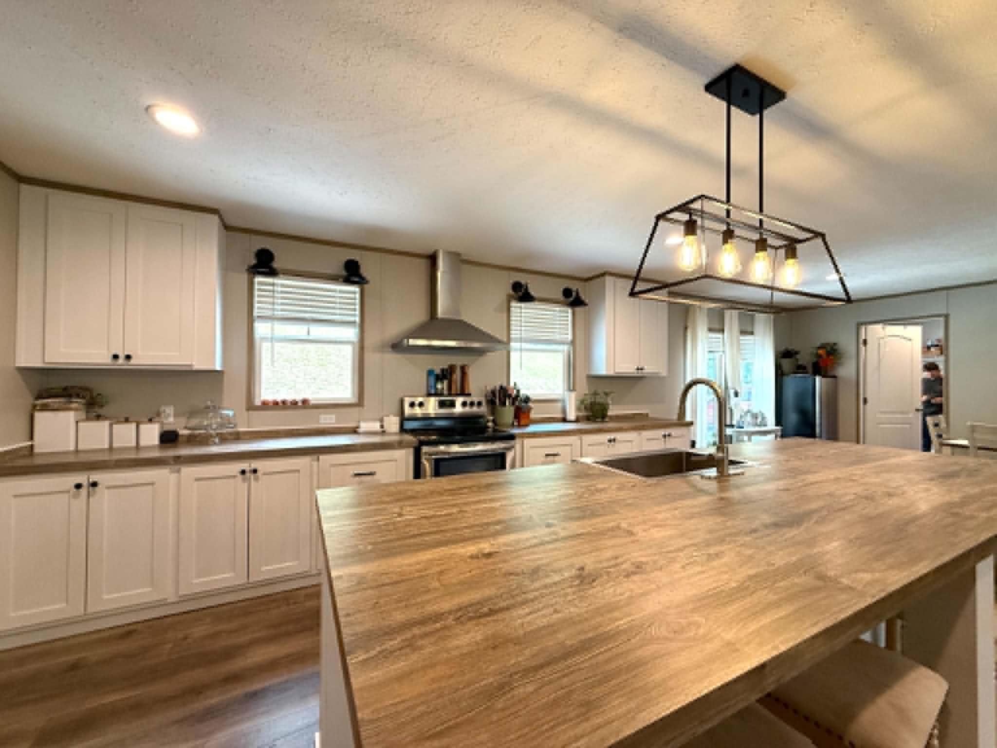 https://zimg.paragon.ice.com/ParagonImages/Property/PH/AABRKY/60733/3/0/0/be9edef26e868bcc201fa9d968e83d05/0/9900bfb2a6a2c0b411927123f0adf4e1/60733-b6a1e6ad-6da5-4702-b243-f8fe6edcbcd2.JPG