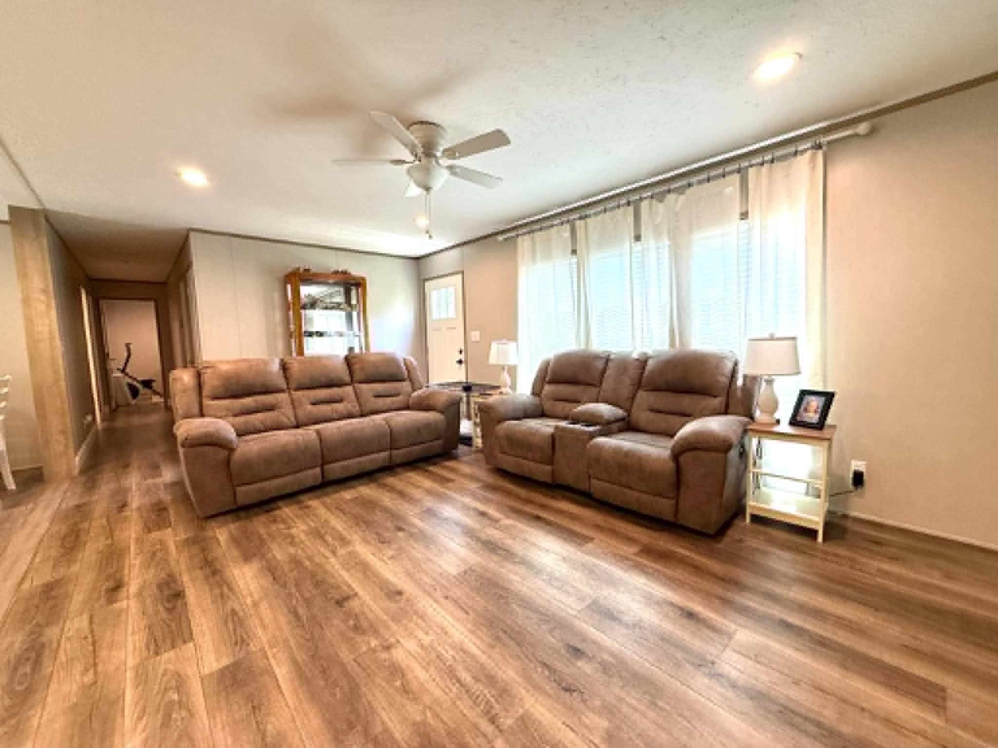 https://zimg.paragon.ice.com/ParagonImages/Property/PH/AABRKY/60733/7/0/0/026b3c57cd0b649e5f0bb3dfcd8f35c7/0/9900bfb2a6a2c0b411927123f0adf4e1/60733-29315986-1356-48bb-9e3e-dc5b52871eb2.JPG