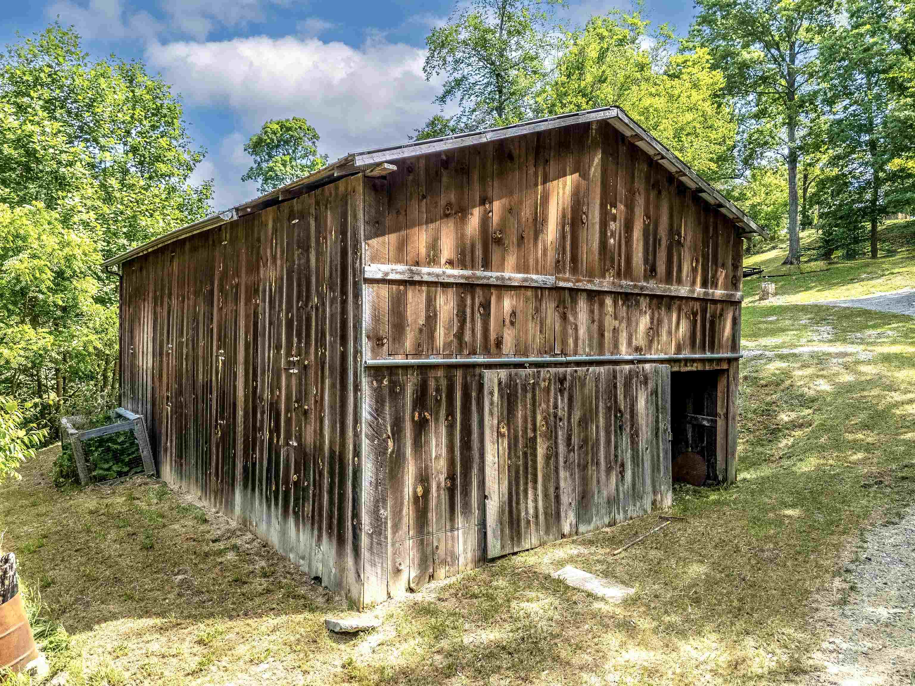 https://zimg.paragon.ice.com/ParagonImages/Property/PH/AABRKY/60736/10/0/0/c35a0eff9adacd87273cd7972f5acd13/0/3d158f4a94a661a3fd2973211a3668ea/60736-9efd630f-3f56-4576-829b-9fc00a6dc591.JPG