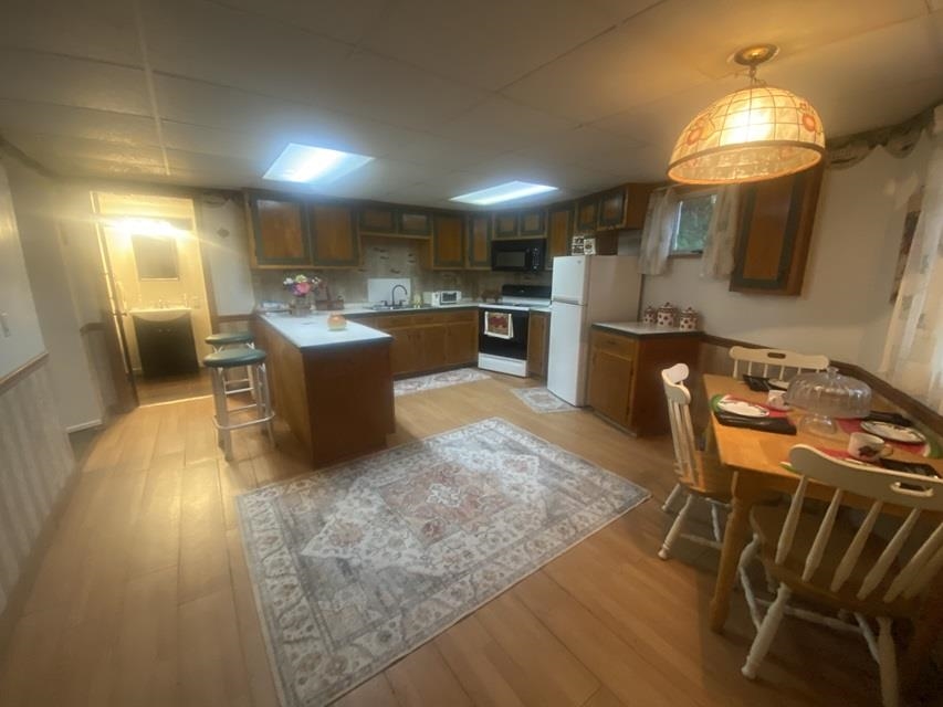 https://zimg.paragon.ice.com/ParagonImages/Property/PH/AABRKY/60741/6/0/0/2fd9ef2be12da1ecb7d8552d76385182/0/5fafbf2eb8f211605097bfea6068345b/60741-ba90d937-11fe-42aa-a528-3de1a88afbdb.JPG