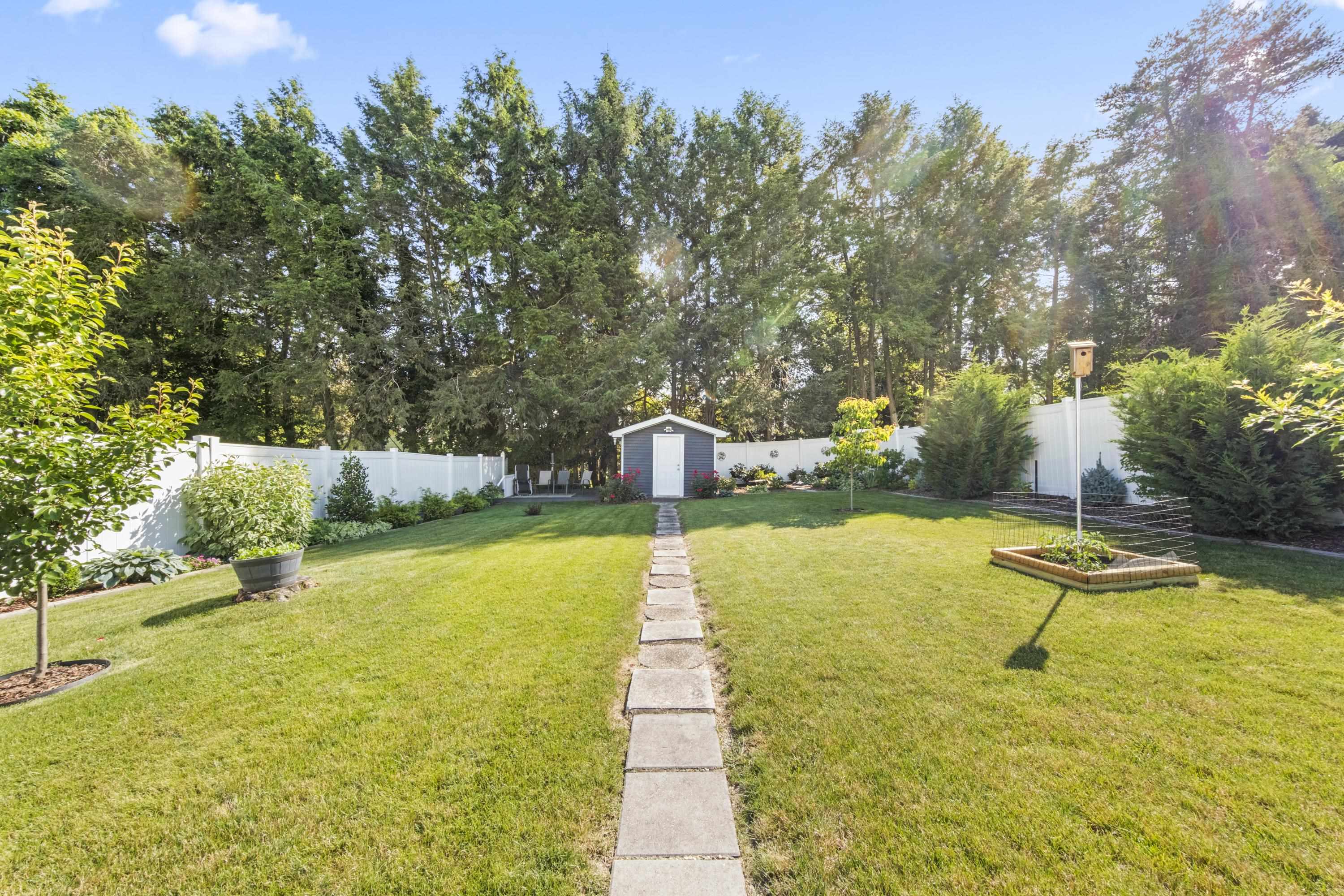 https://zimg.paragon.ice.com/ParagonImages/Property/PH/AABRKY/60742/1/0/0/7d1a493e8299b7b9b71d6438cb4ca419/0/b5af3fddde7dab9748bc5496abf11bbb/60742-e7c9cd2a-d972-4f07-8dfb-7cf08673c4d3.JPG