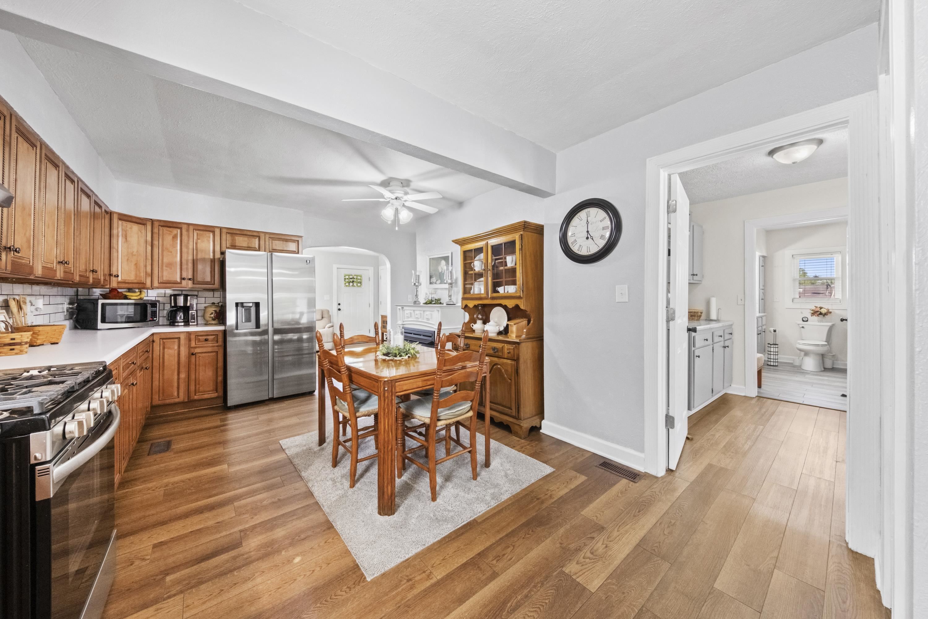 https://zimg.paragon.ice.com/ParagonImages/Property/PH/AABRKY/60742/3/0/0/f0384803a52b335ff9236273959ce9cb/0/b5af3fddde7dab9748bc5496abf11bbb/60742-3695ad6b-56e6-43c3-b5ba-b6ea7b783a03.JPG