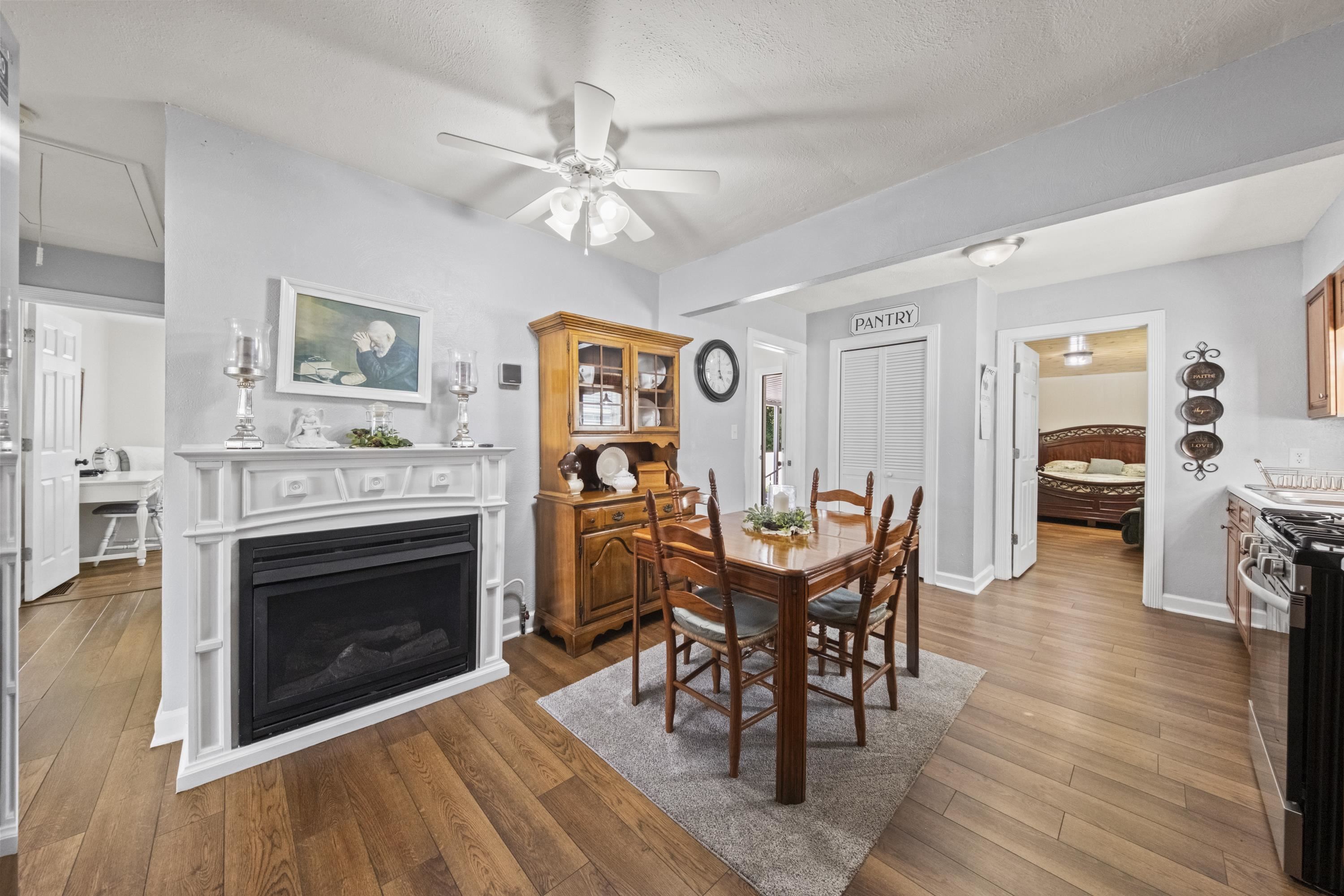 https://zimg.paragon.ice.com/ParagonImages/Property/PH/AABRKY/60742/9/0/0/9ac47693076296bfc4a39be448f13f52/0/b5af3fddde7dab9748bc5496abf11bbb/60742-40949a80-5b68-4cd1-8970-7bb6abe59830.JPG