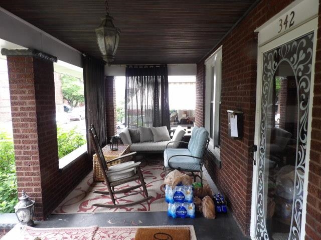 https://zimg.paragon.ice.com/ParagonImages/Property/PH/AABRKY/60743/5/0/0/fbb3fec0fd943a602a4010200a25daf3/0/a0d8b4968b23d408234bc1b70a3293c4/60743-d9c937a8-3ffa-4494-bccd-6e7f814f570f.JPG