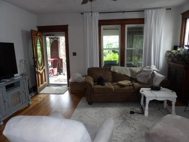 https://zimg.paragon.ice.com/ParagonImages/Property/PH/AABRKY/60743/6/0/0/5ff7760ab1f869656e18c52326b33207/0/a0d8b4968b23d408234bc1b70a3293c4/60743-41b0a12d-0abc-466a-8ceb-baeb23f0f873.JPG