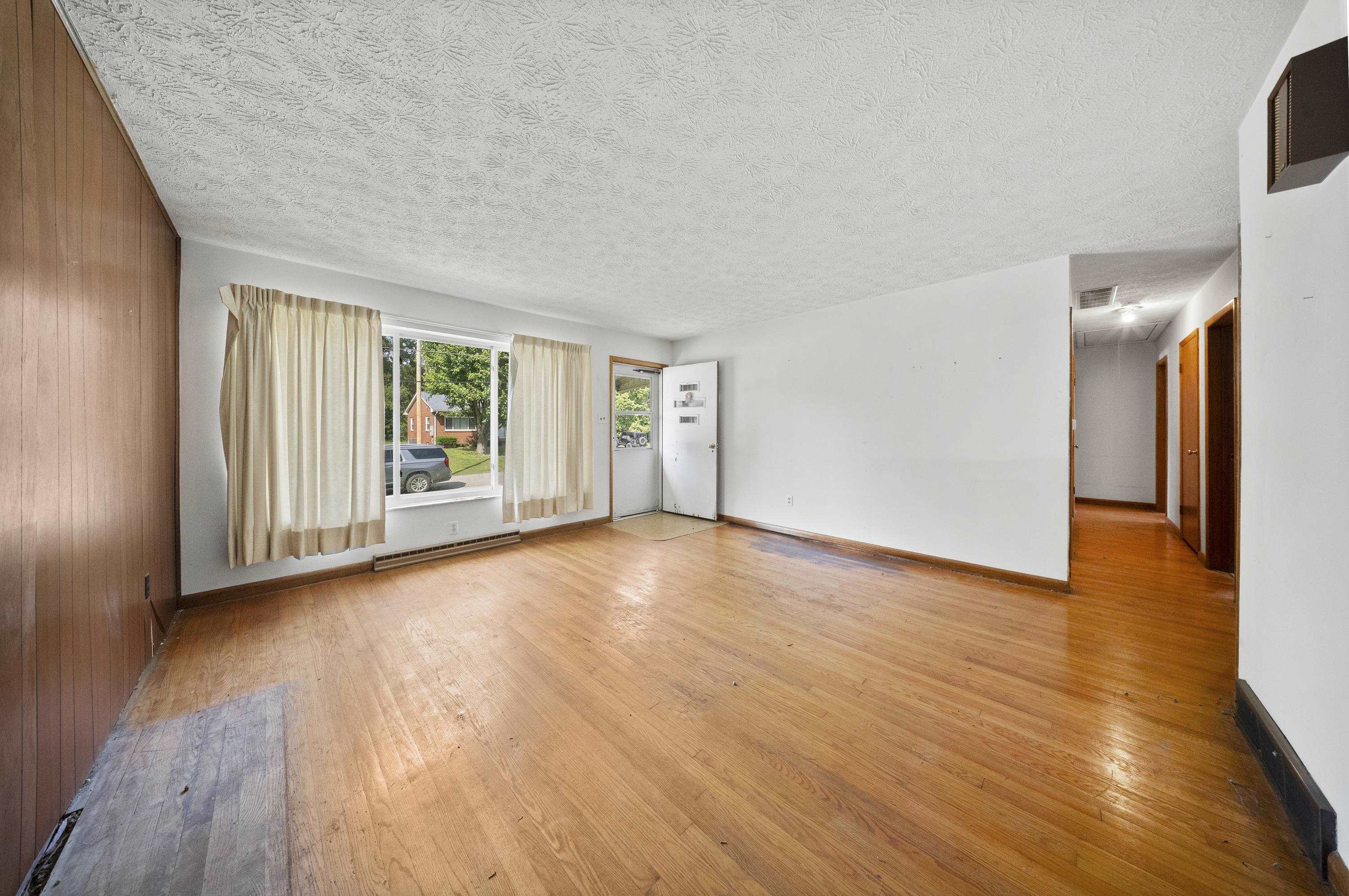 https://zimg.paragon.ice.com/ParagonImages/Property/PH/AABRKY/60754/5/0/0/03b477344a5a398ff75fd16d5bc63773/0/c5fbaeea218ac5a0922cc4605a5285ee/60754-2c115fcd-900c-4858-ad1e-6970f5507fd4.JPG