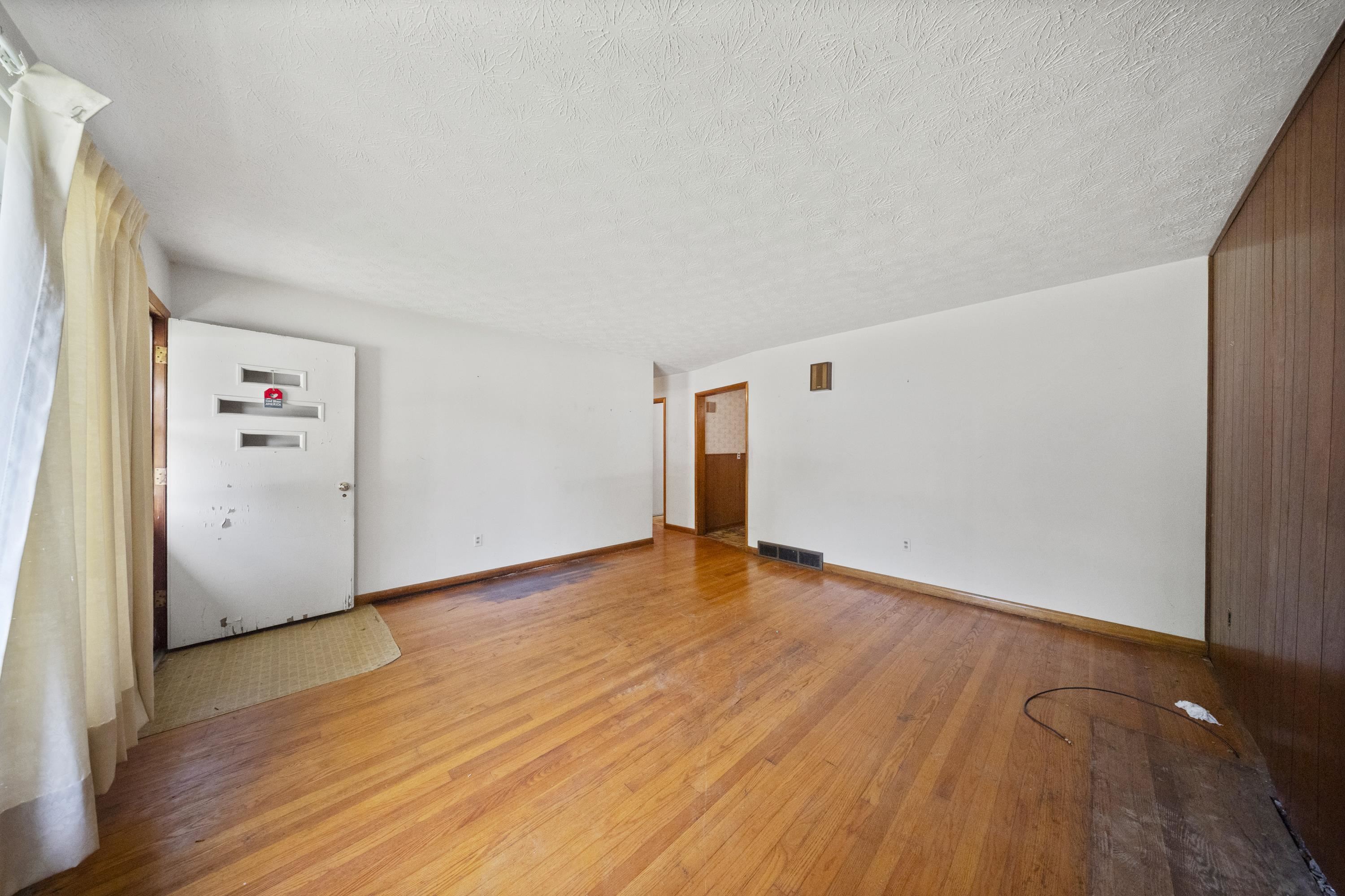 https://zimg.paragon.ice.com/ParagonImages/Property/PH/AABRKY/60754/6/0/0/c488953575bdb1772d55b40ea534cbf1/0/c5fbaeea218ac5a0922cc4605a5285ee/60754-979830b0-6a22-4cd5-8fa9-0de4478f0d5f.JPG