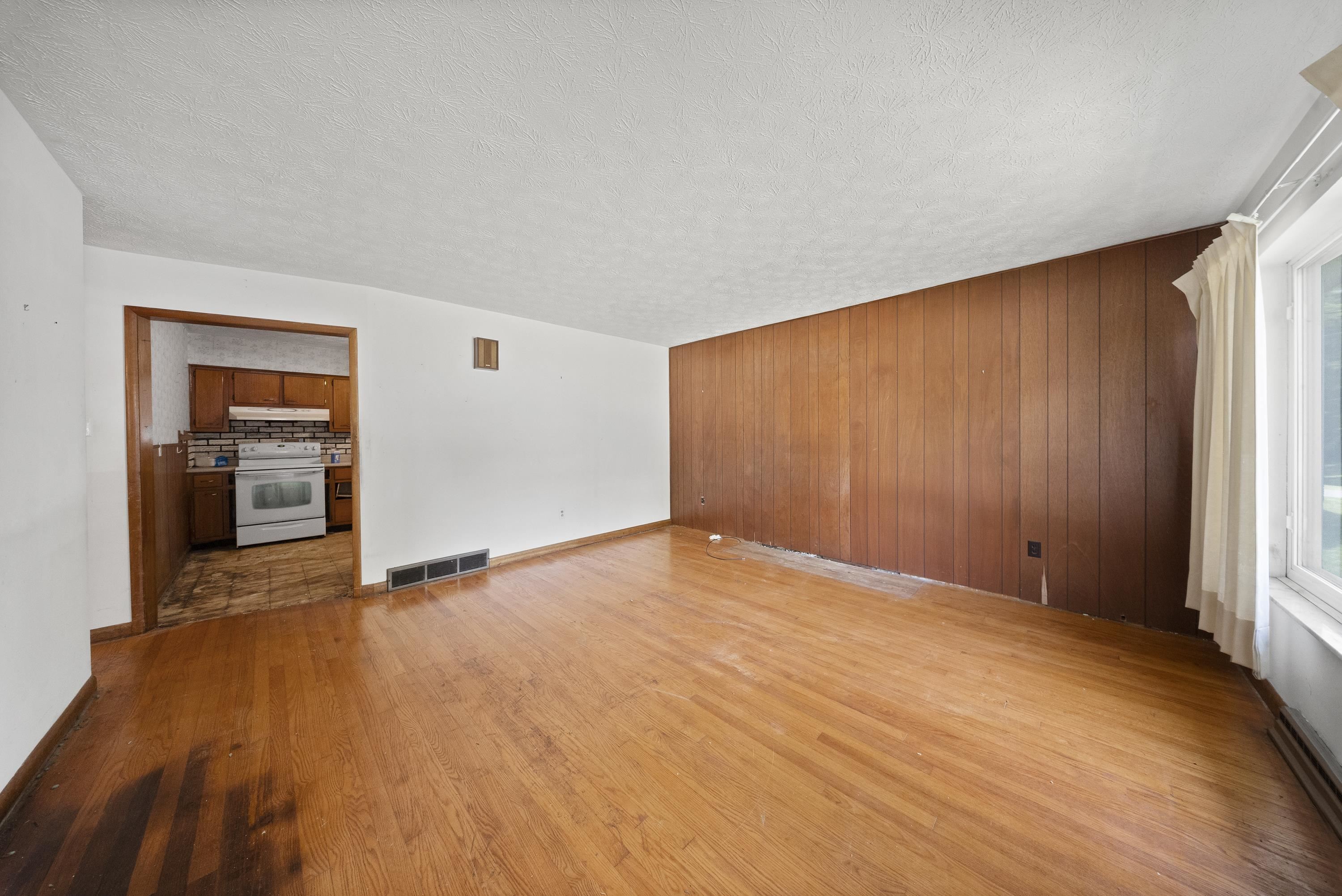 https://zimg.paragon.ice.com/ParagonImages/Property/PH/AABRKY/60754/7/0/0/6eec077c8e1cce9b8042e9d97856855f/0/c5fbaeea218ac5a0922cc4605a5285ee/60754-3cf15d36-c97e-49f1-a1a8-99bcf29e3354.JPG