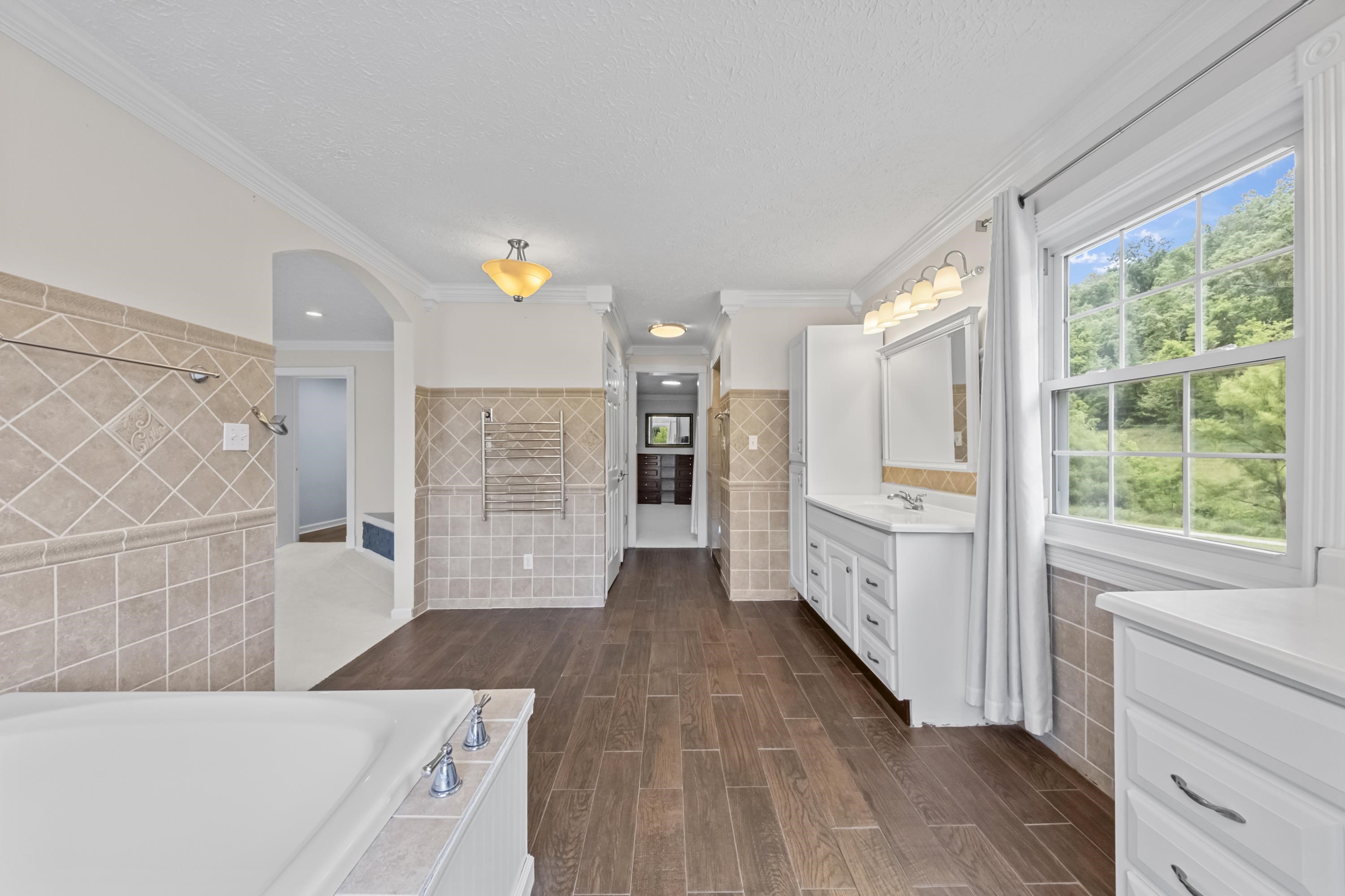 https://zimg.paragon.ice.com/ParagonImages/Property/PH/AABRKY/60755/10/0/0/0be876dd288c8b48014985713125cb49/0/02c502bd6159d25fa85e1c6ba887e721/60755-632a37fd-9880-4f97-9ee9-2019c7ddbae5.JPG