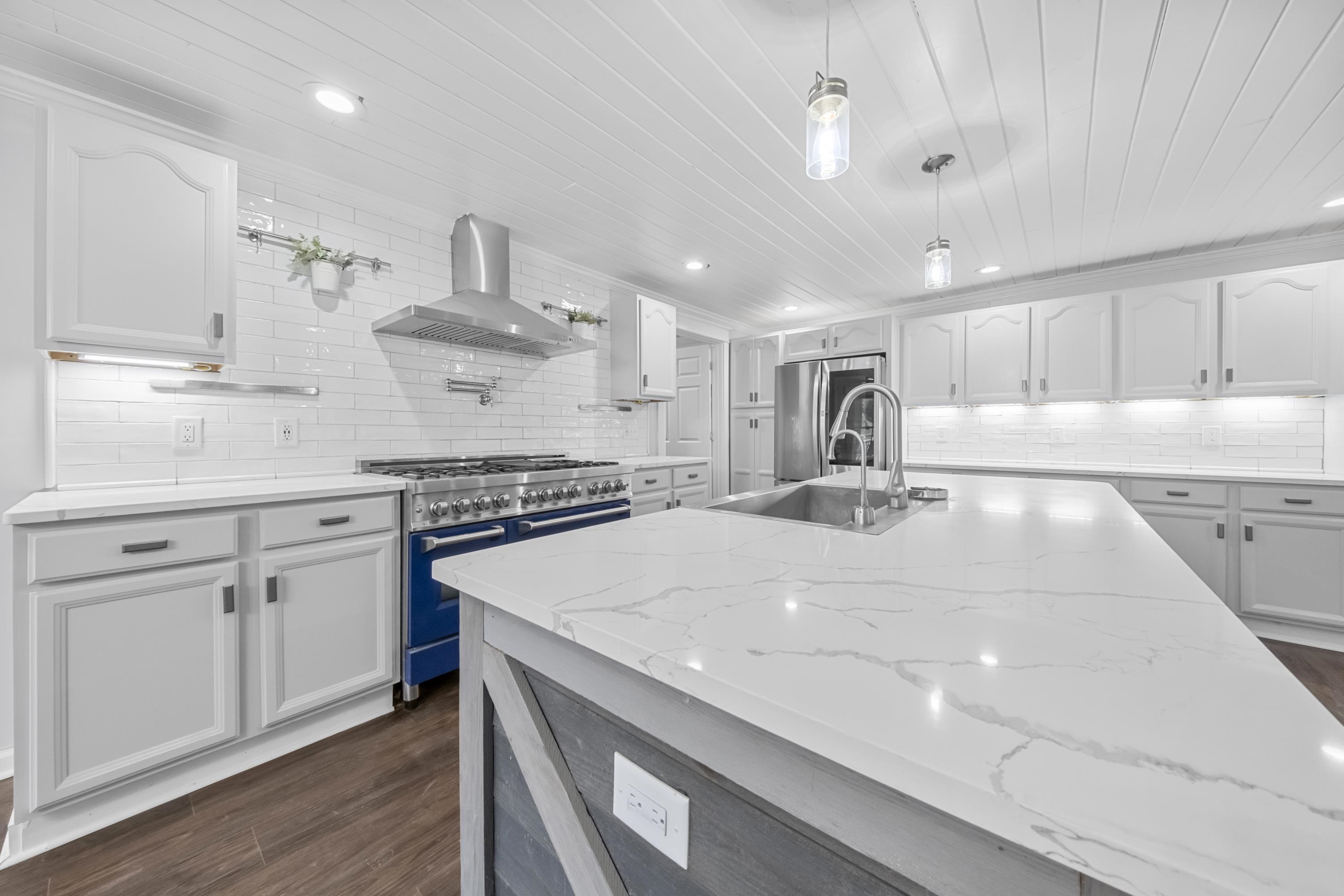https://zimg.paragon.ice.com/ParagonImages/Property/PH/AABRKY/60755/2/0/0/d3b1b0885d912a816497dc736b4614b7/0/02c502bd6159d25fa85e1c6ba887e721/60755-ae9fb92a-70bf-4d39-9508-74ef0492ab13.JPG