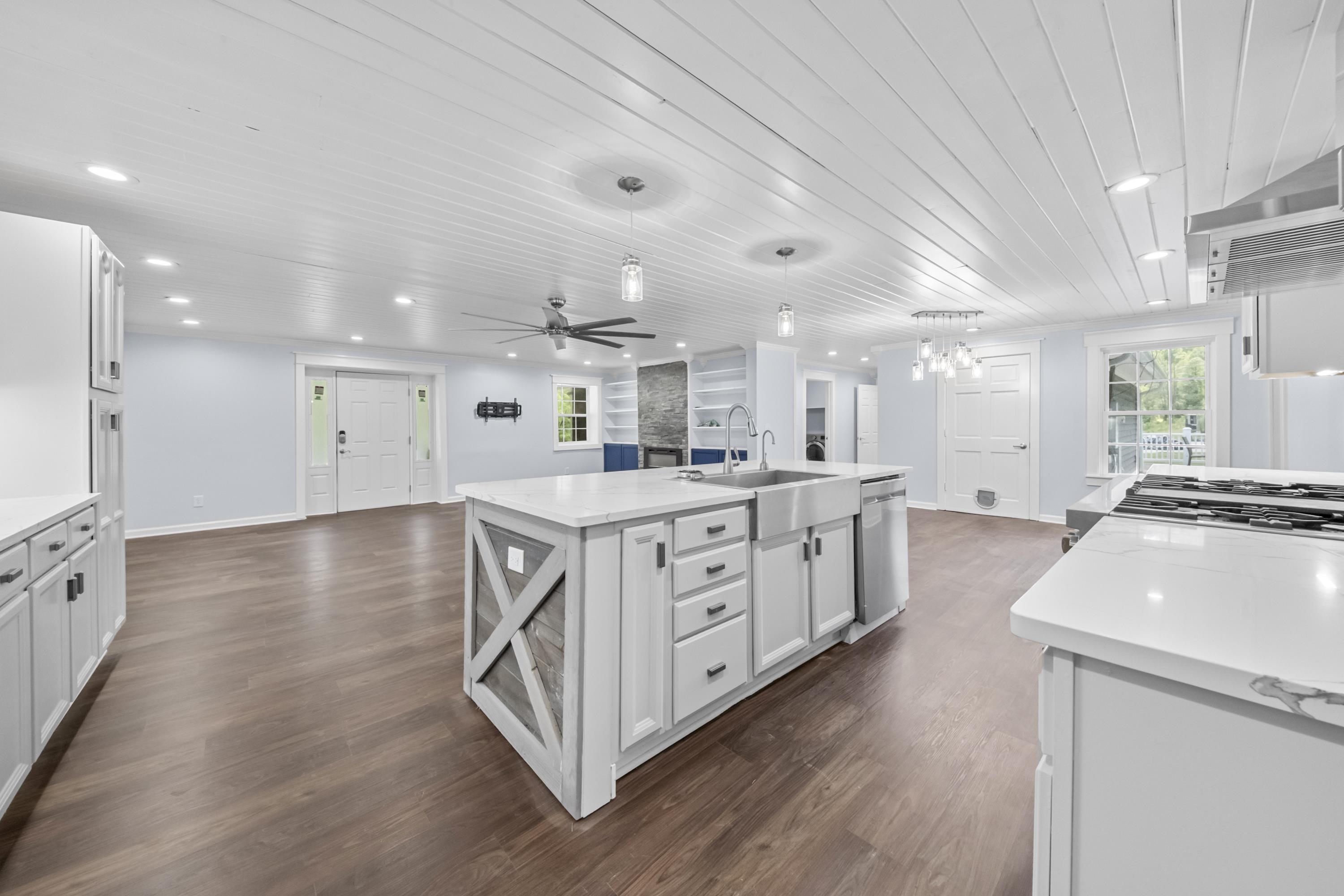 https://zimg.paragon.ice.com/ParagonImages/Property/PH/AABRKY/60755/4/0/0/71a07c1bd74a04b36b1392d53c105f16/0/02c502bd6159d25fa85e1c6ba887e721/60755-c6277953-ee61-4a6a-aac7-fd76839381ed.JPG
