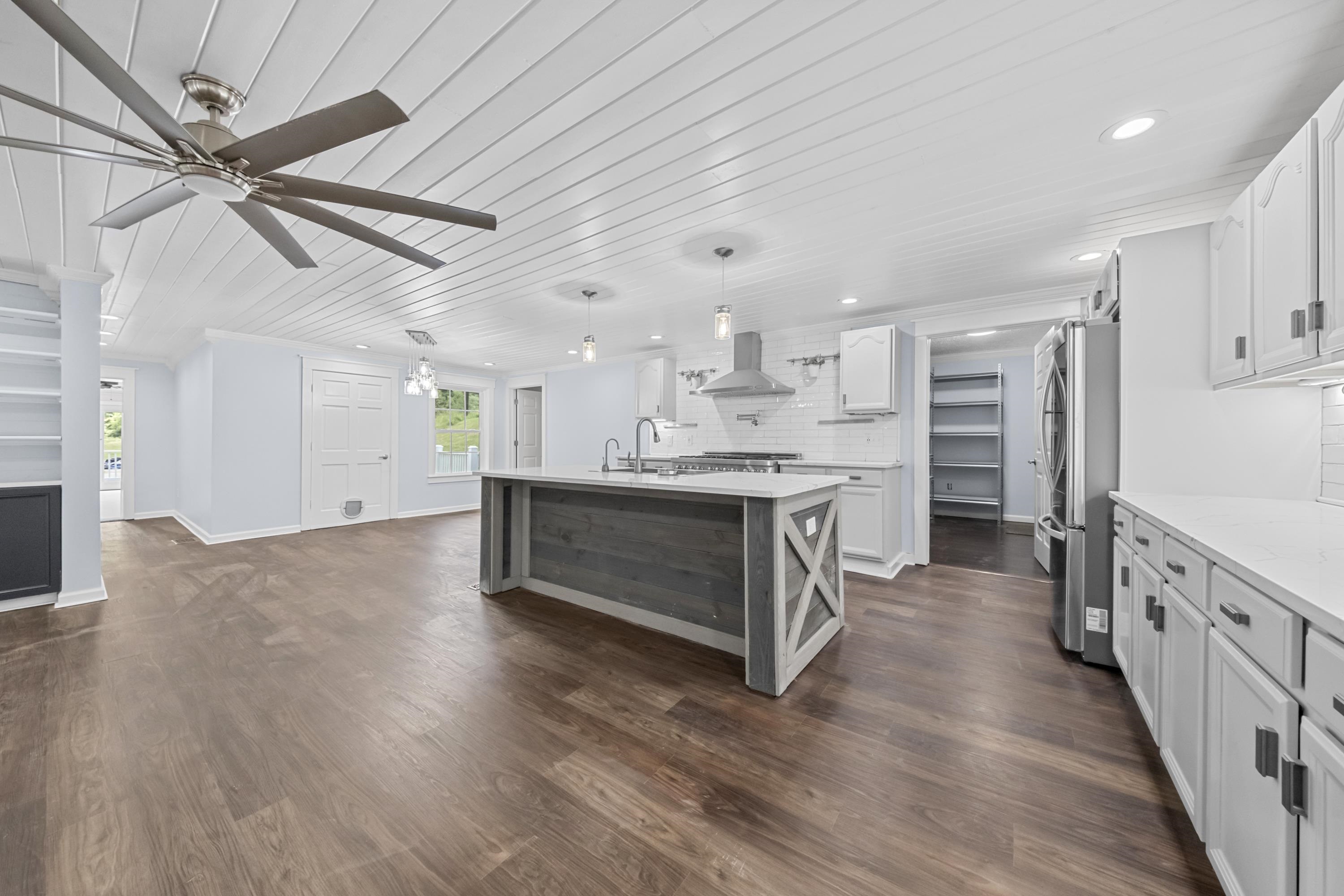 https://zimg.paragon.ice.com/ParagonImages/Property/PH/AABRKY/60755/6/0/0/f44267deda35510cb27925f98bf3ccbd/0/02c502bd6159d25fa85e1c6ba887e721/60755-b41eb335-e857-4c81-b7fa-d2fdda466e7d.JPG