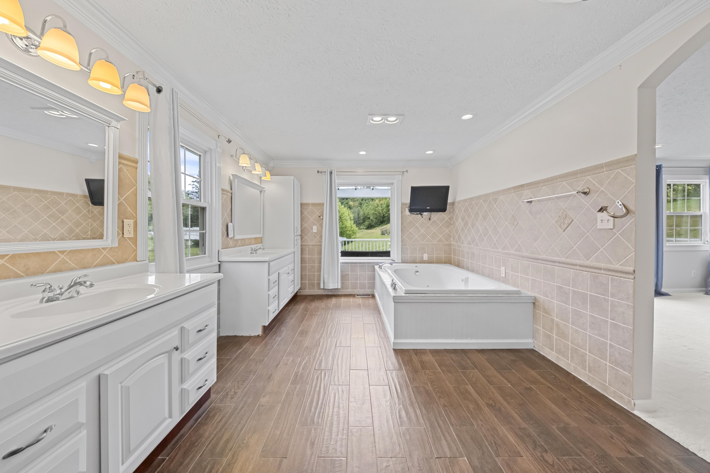 https://zimg.paragon.ice.com/ParagonImages/Property/PH/AABRKY/60755/9/0/0/9d045fa9a4bc1585d41f4fcada1c417a/0/02c502bd6159d25fa85e1c6ba887e721/60755-a8ac6510-90ac-43b1-b555-d482bc673205.JPG