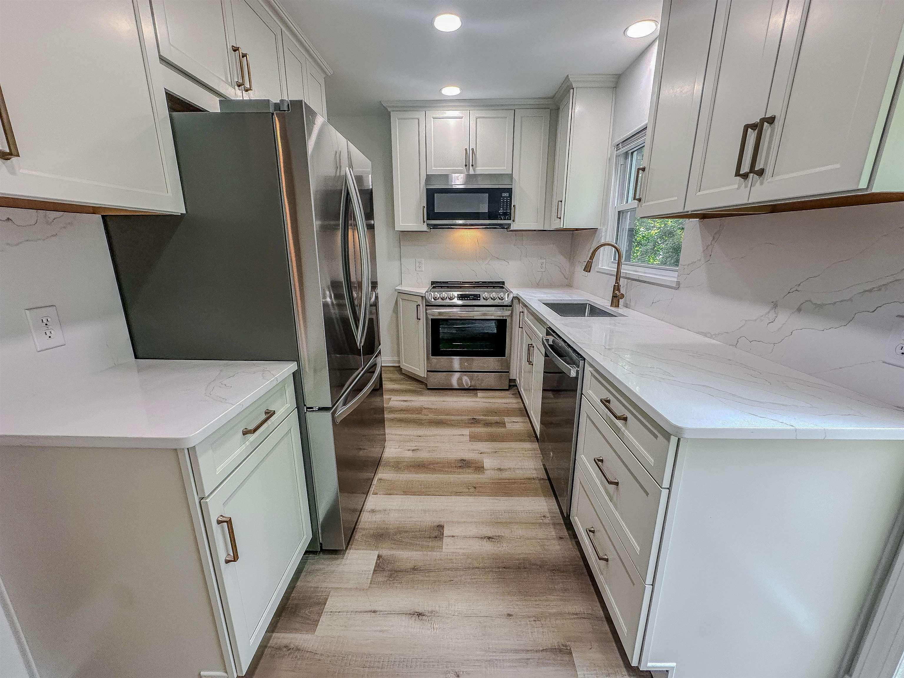 https://zimg.paragon.ice.com/ParagonImages/Property/PH/AABRKY/60757/7/0/0/aba962a37272ec538ad3fd5040ea8017/0/3762a3b361fab5b4264d499690bc6c19/60757-4bdc82b7-f6e2-4b30-8b53-e8d699867b30.JPG