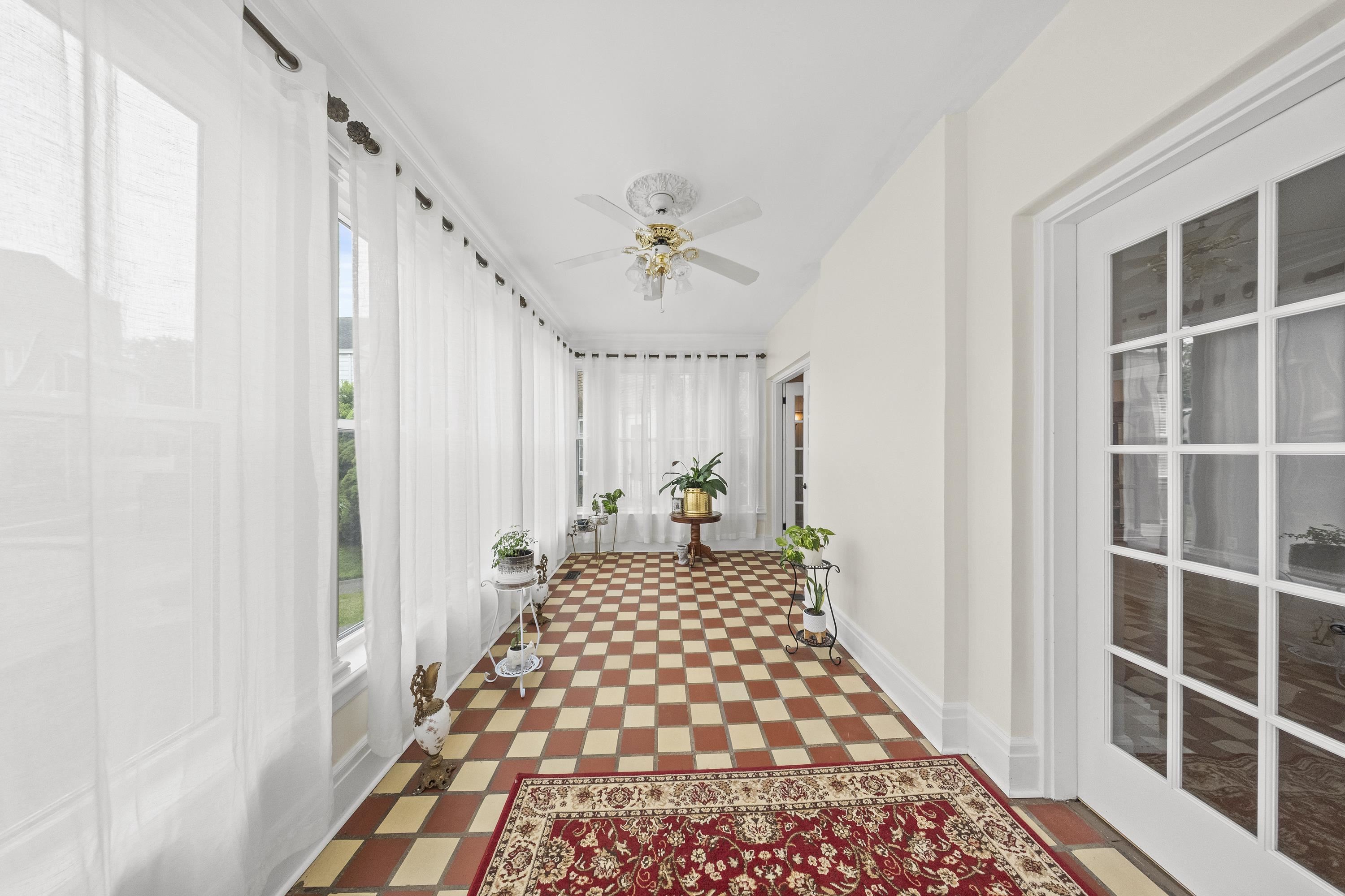 https://zimg.paragon.ice.com/ParagonImages/Property/PH/AABRKY/60758/10/0/0/e6d45e6b16025b6816da9680d685c527/0/01ba86b54b1a6e7fc841fdb997f95e8b/60758-29b8885d-0e7d-48df-a5ad-938c151fcf0b.JPG