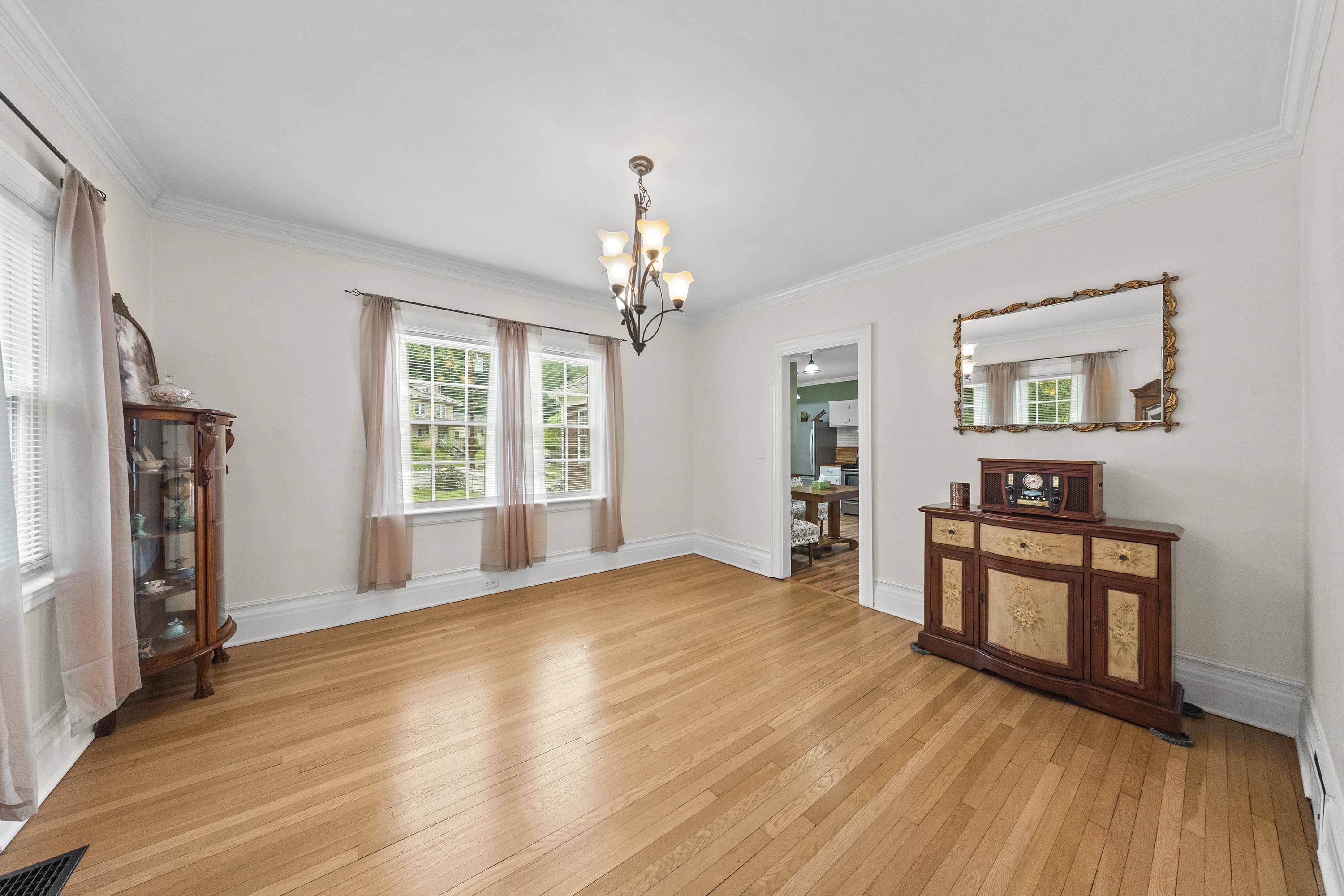 https://zimg.paragon.ice.com/ParagonImages/Property/PH/AABRKY/60758/11/0/0/f8ba601707ef5be04f3cdc641d4c8de4/0/01ba86b54b1a6e7fc841fdb997f95e8b/60758-575d461d-f598-46fa-8dc6-a1ba975e54d6.JPG