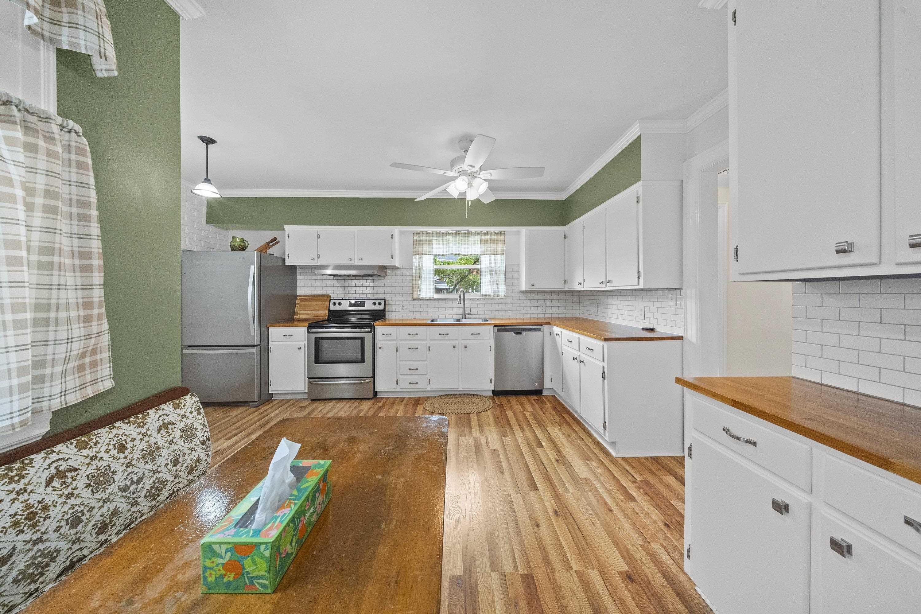 https://zimg.paragon.ice.com/ParagonImages/Property/PH/AABRKY/60758/13/0/0/691dd4f146edf92d157d15841cc09c98/0/01ba86b54b1a6e7fc841fdb997f95e8b/60758-ef25845e-e88a-4f54-871d-7ed4614b934c.JPG