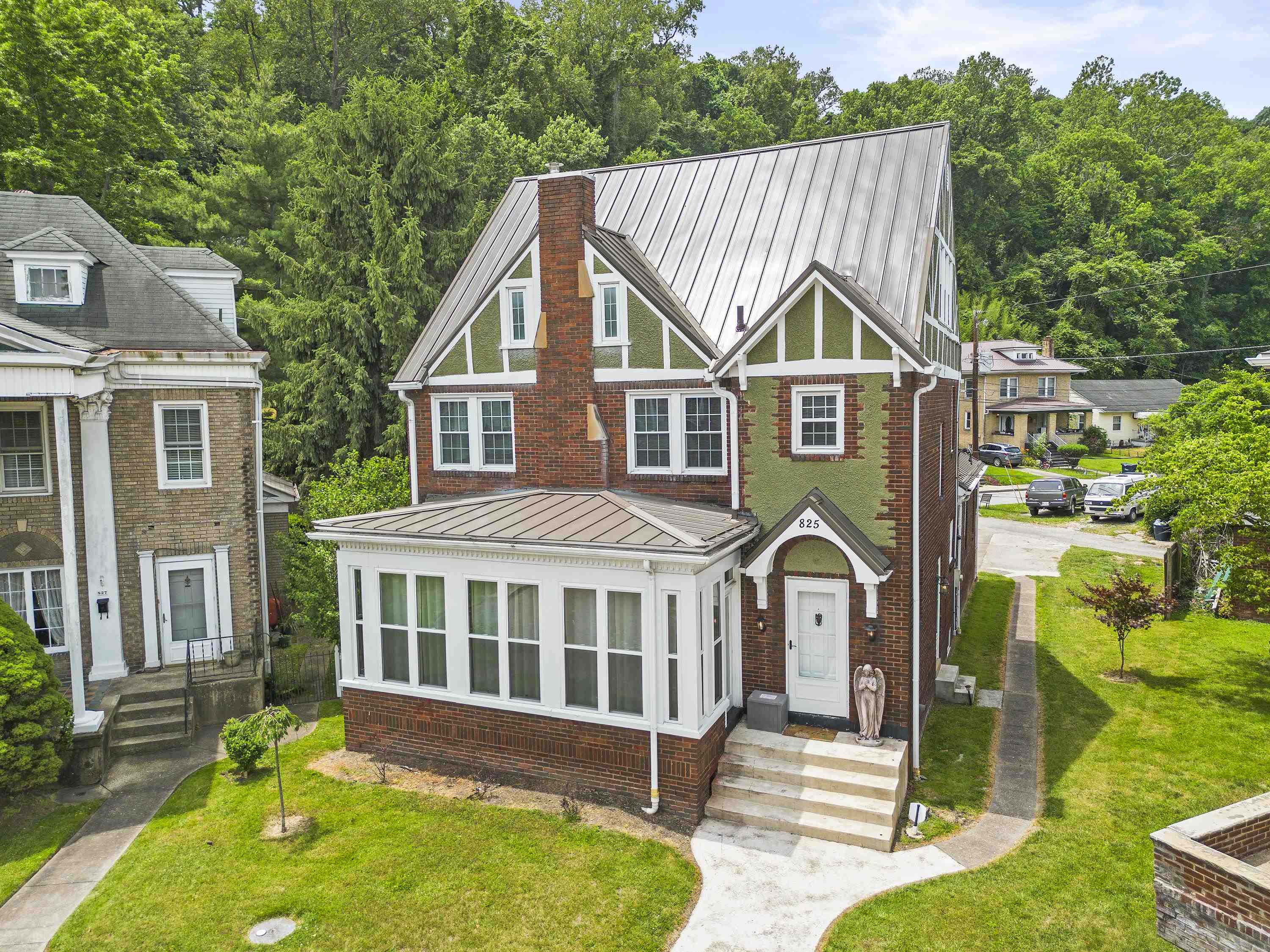 https://zimg.paragon.ice.com/ParagonImages/Property/PH/AABRKY/60758/2/0/0/fe6ee66d6be1cc99c1204b8cebb48f6c/0/01ba86b54b1a6e7fc841fdb997f95e8b/60758-41e44413-d5f9-4080-b51d-2dc0257107fe.JPG