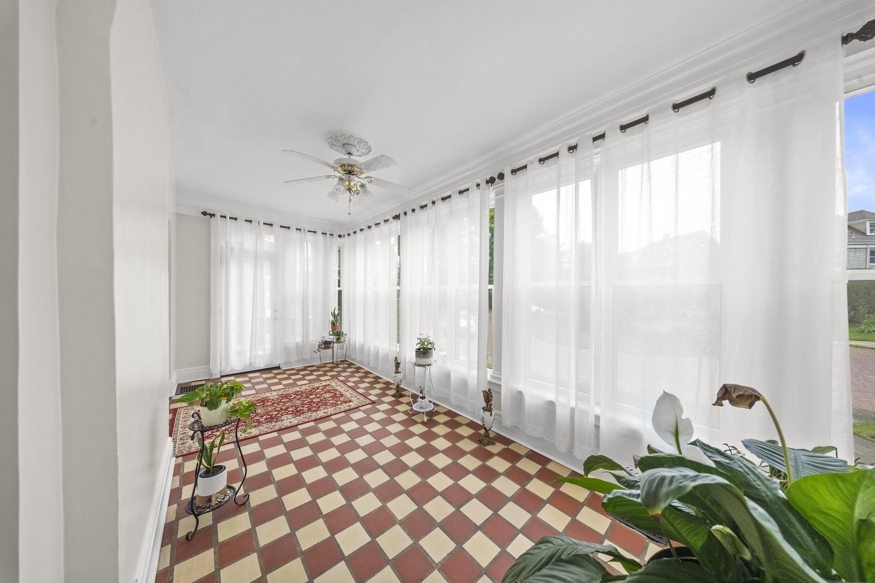 https://zimg.paragon.ice.com/ParagonImages/Property/PH/AABRKY/60758/9/0/0/9044876e8691eb8f62c0ff8af2bda08a/0/01ba86b54b1a6e7fc841fdb997f95e8b/60758-481c1e7a-58c9-4b18-8aa9-155c11dcd85e.JPG