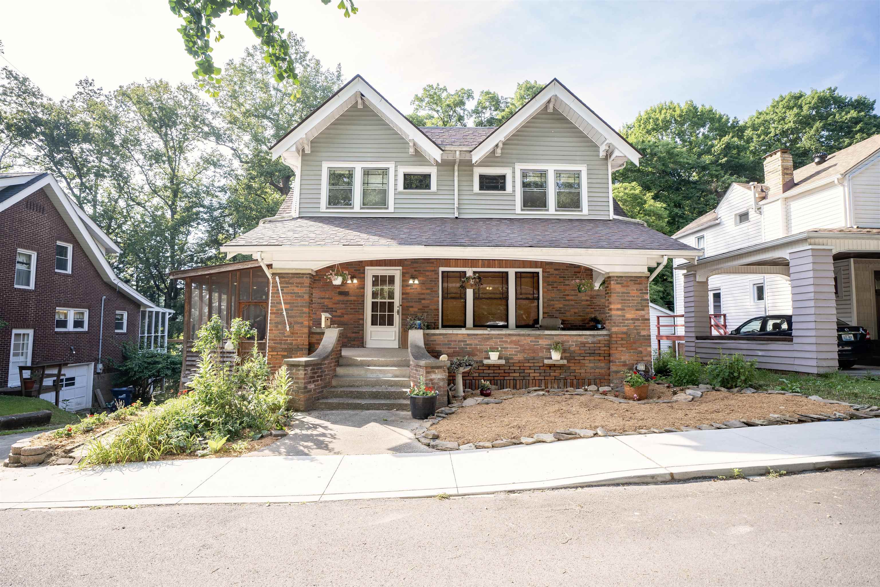 https://zimg.paragon.ice.com/ParagonImages/Property/PH/AABRKY/60759/1/0/0/cdbf21b64b8168715325e7f0a8b2d3c5/0/dacb15ddc37179b3291f4b314c44d0e9/60759-59916938-d600-4963-9b58-b388847b3302.JPG
