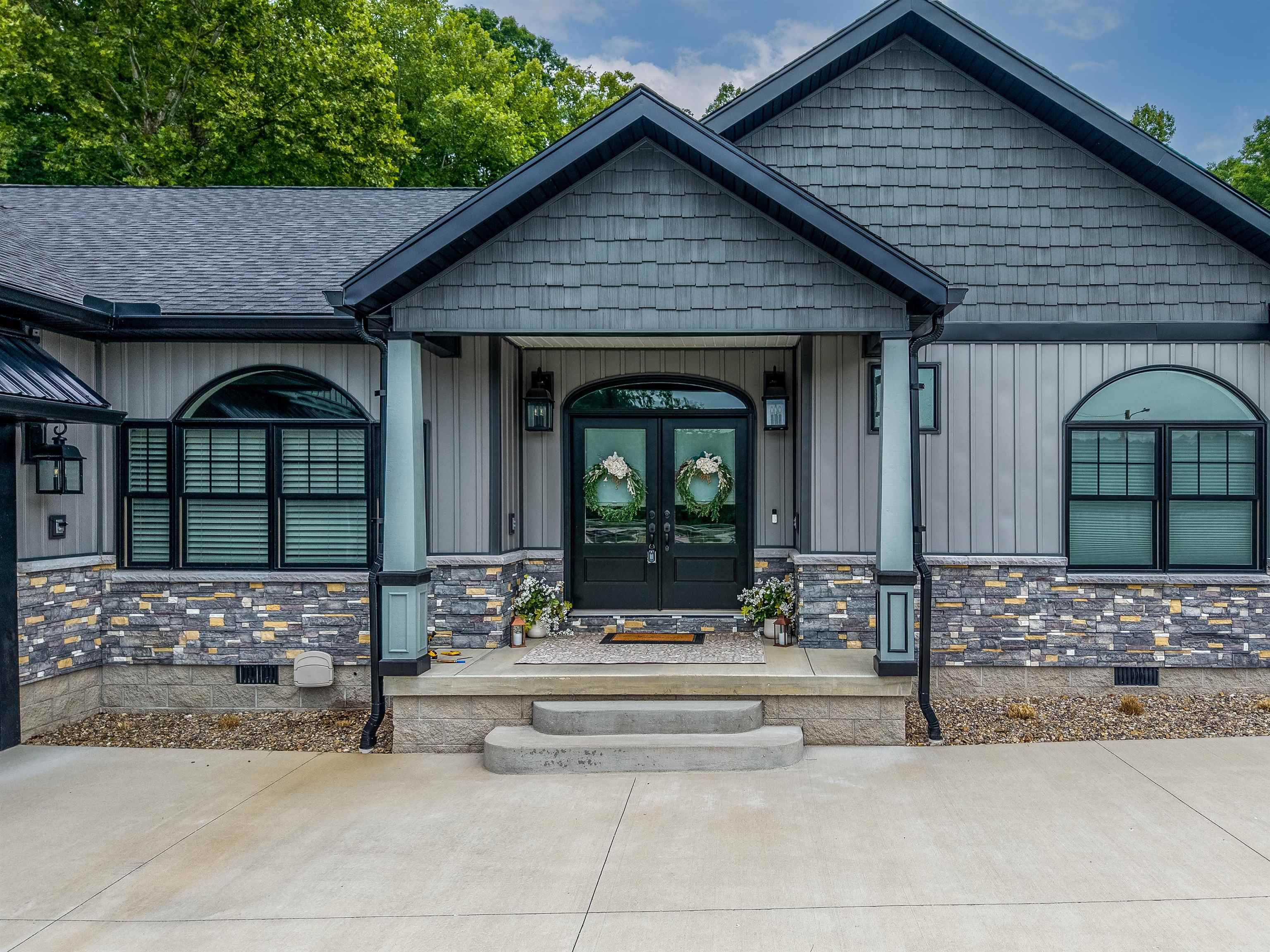 https://zimg.paragon.ice.com/ParagonImages/Property/PH/AABRKY/60763/1/0/0/a99cdab037c5b670258f4b1dba0203db/0/d5ea232cf35e44d2aa9ea86a5b5a2e9d/60763-0d379d07-848c-419e-814e-78e38a33f927.JPG