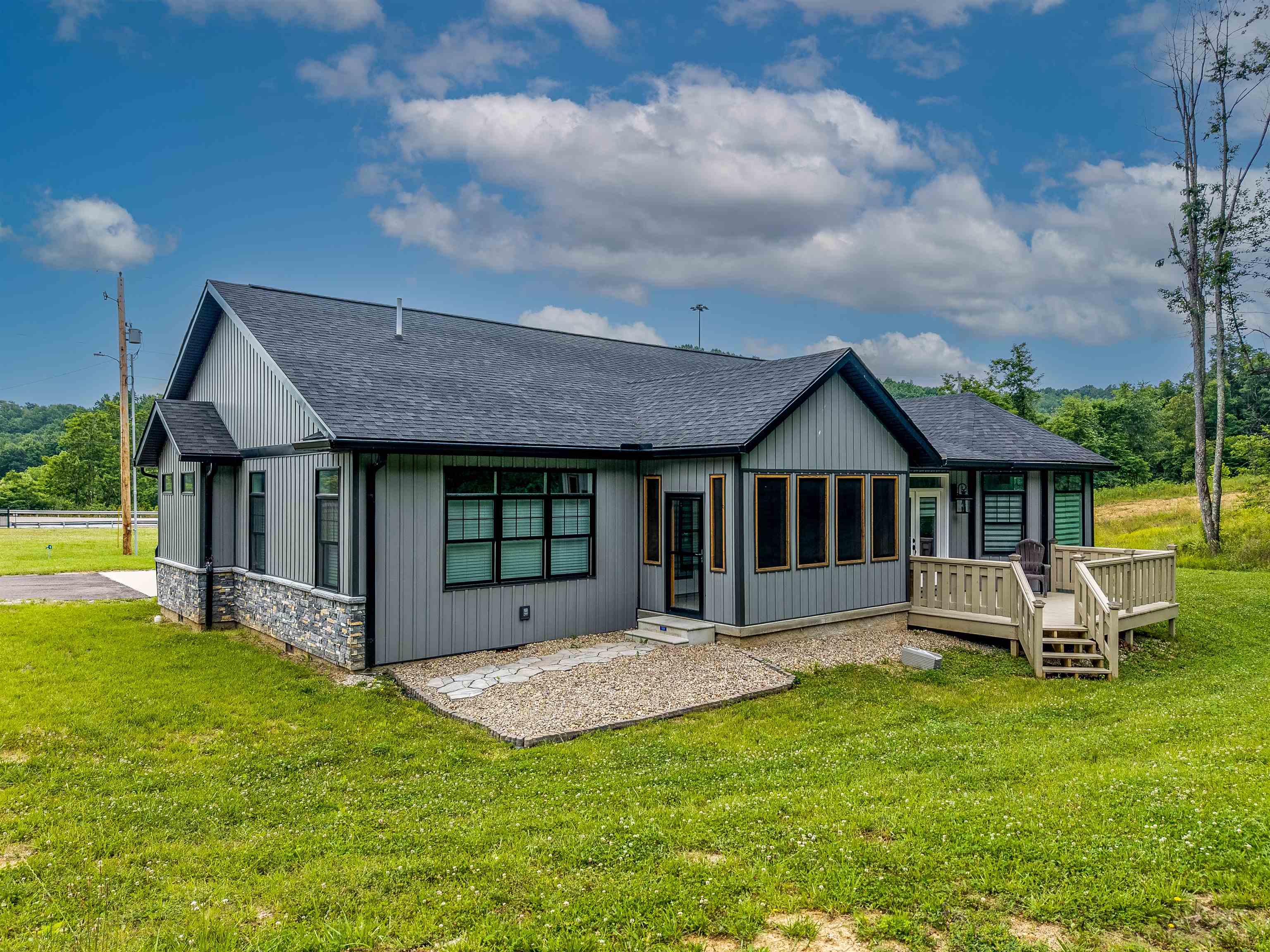 https://zimg.paragon.ice.com/ParagonImages/Property/PH/AABRKY/60763/2/0/0/49428b75b626472ed5bfd2837139d70e/0/d5ea232cf35e44d2aa9ea86a5b5a2e9d/60763-d965dc50-49c0-4a33-b830-afca2bcade9f.JPG