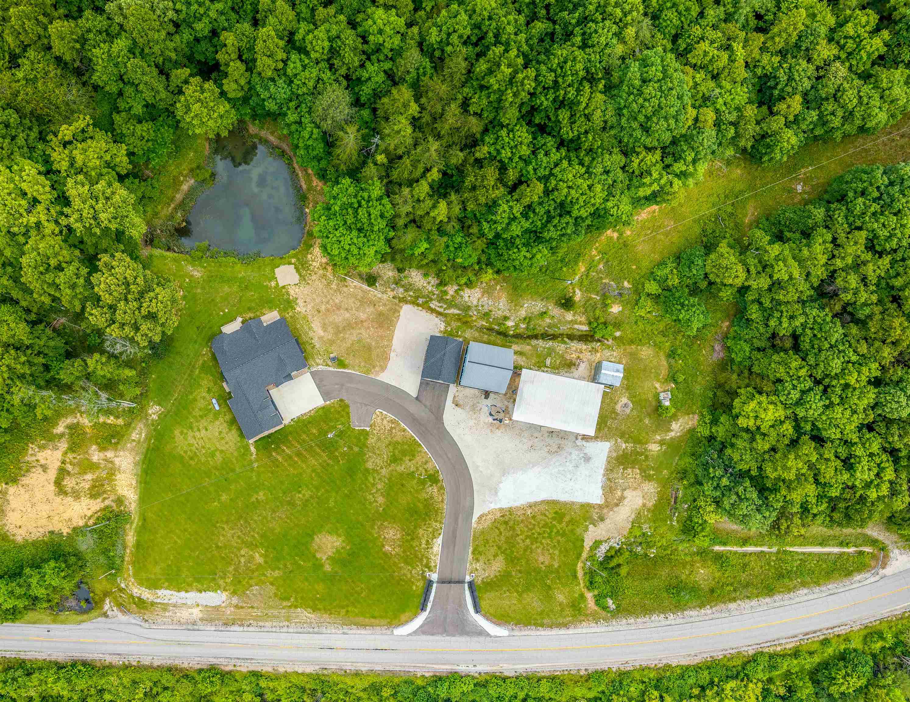 https://zimg.paragon.ice.com/ParagonImages/Property/PH/AABRKY/60763/3/0/0/f15adbb3f086cc103b42b154fd08ec95/0/d5ea232cf35e44d2aa9ea86a5b5a2e9d/60763-fc162bc1-2787-4c24-8525-714a1a9861f0.JPG
