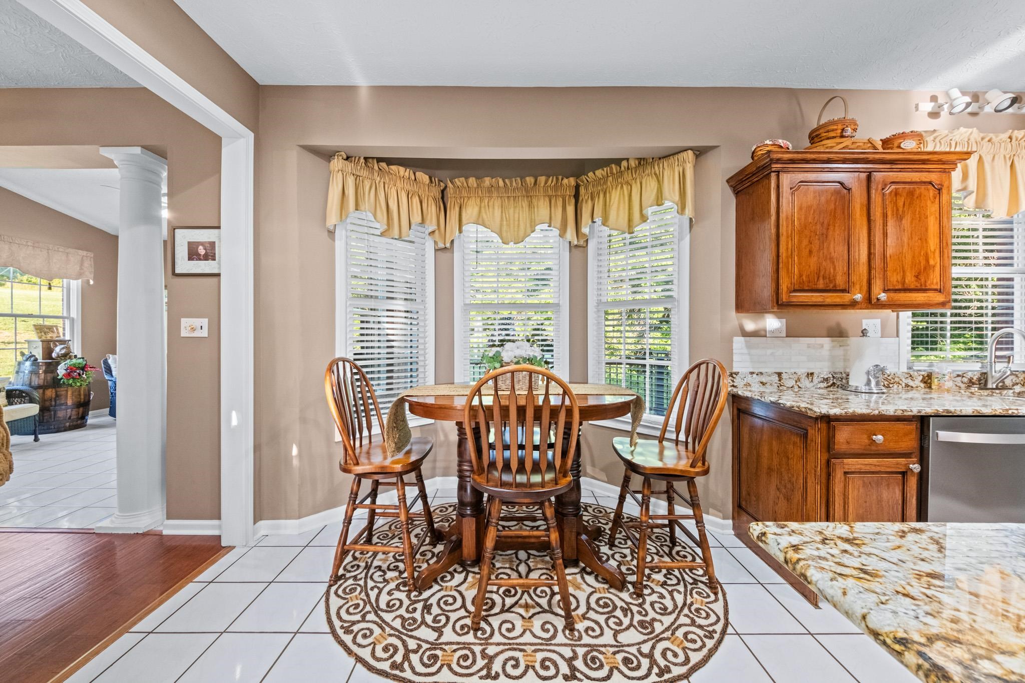 https://zimg.paragon.ice.com/ParagonImages/Property/PH/AABRKY/60765/13/0/0/26e1337f908ece9e2b658eebbc241020/0/0a33a440c41edfa5fa504f69d76c2d28/60765-fb073ea0-da33-4794-91c5-47ddb62c5da0.JPG