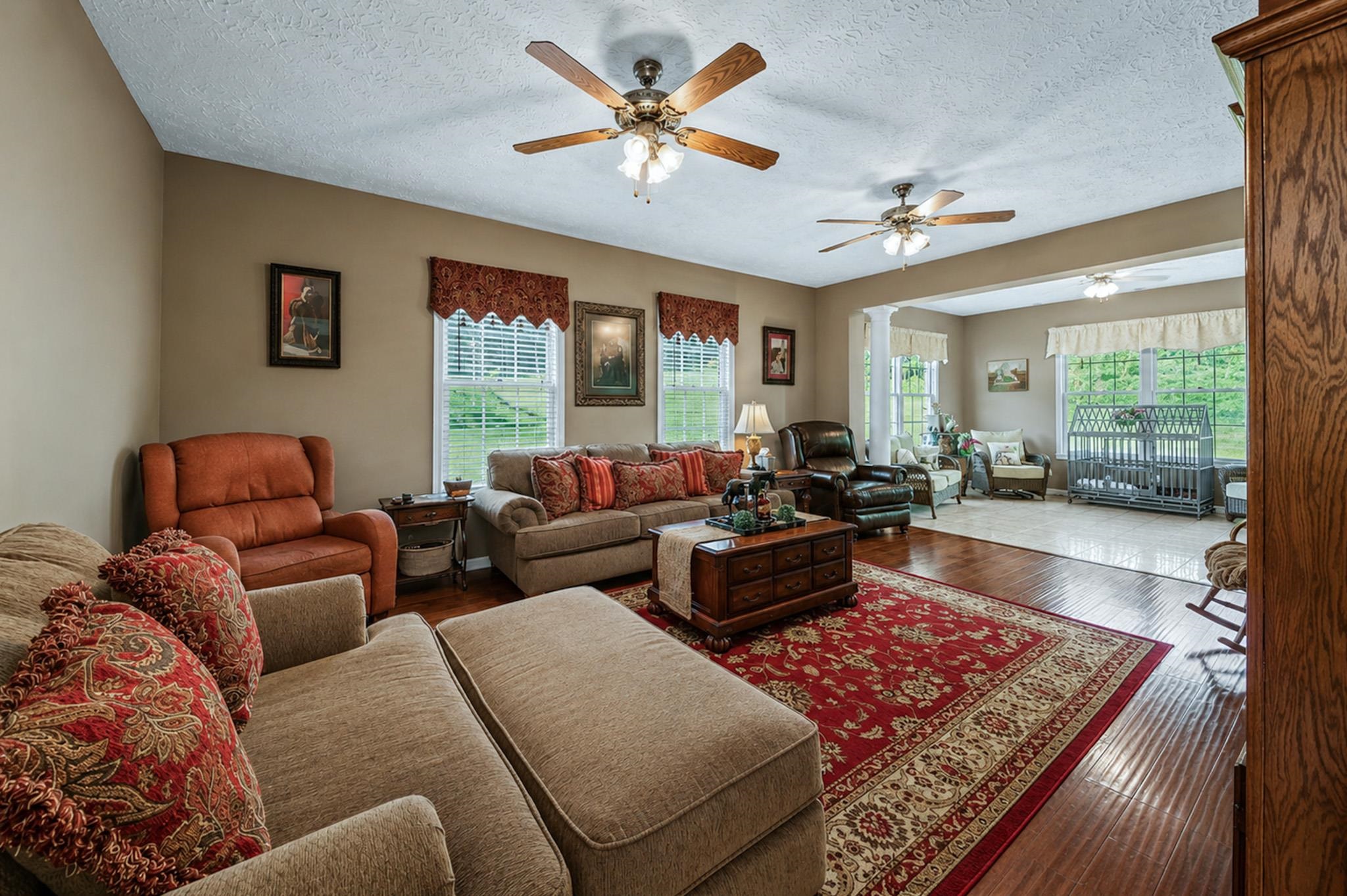 https://zimg.paragon.ice.com/ParagonImages/Property/PH/AABRKY/60765/4/0/0/1f503a28e8d35d92359fb72678f8daa0/0/0a33a440c41edfa5fa504f69d76c2d28/60765-adceda90-65d8-43f6-bd17-f513eb105d13.JPG