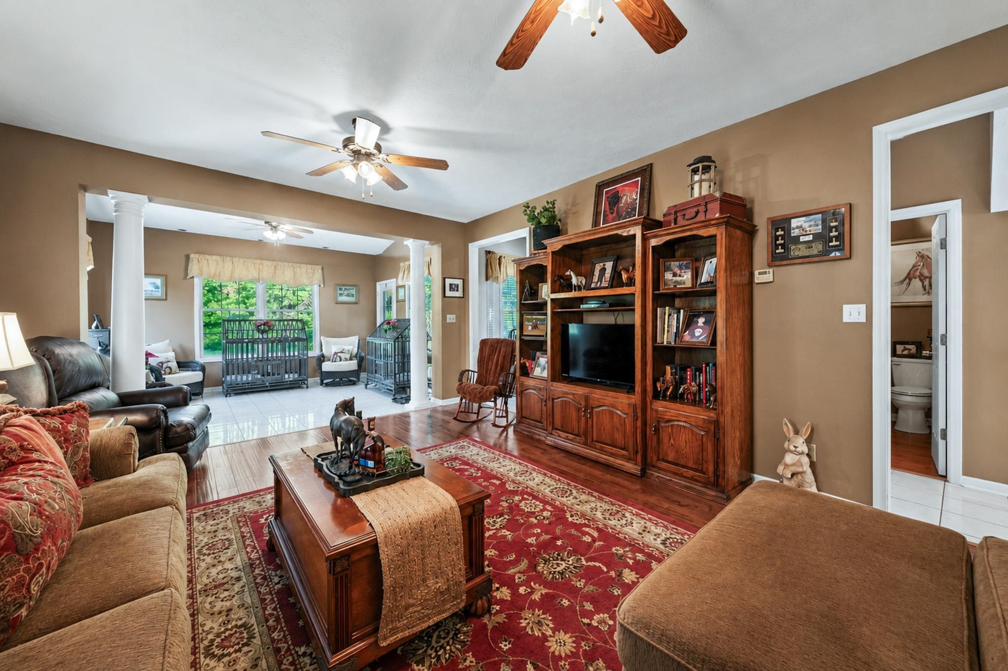 https://zimg.paragon.ice.com/ParagonImages/Property/PH/AABRKY/60765/5/0/0/03d1c38f8978f642b09089c0d70b5791/0/0a33a440c41edfa5fa504f69d76c2d28/60765-4f7989cb-911d-4dc3-a9a1-6b1795a69fee.JPG