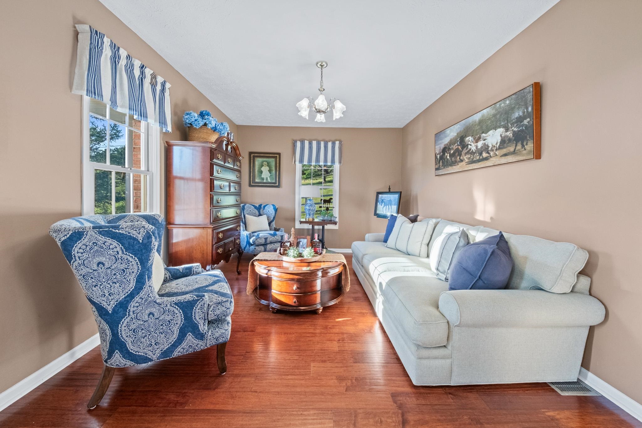 https://zimg.paragon.ice.com/ParagonImages/Property/PH/AABRKY/60765/5/0/0/b45bc9af951ec57195c9f95aac5ab39d/0/0a33a440c41edfa5fa504f69d76c2d28/60765-82f17e21-d8e2-4fb8-b62b-1cf62697b2b9.JPG
