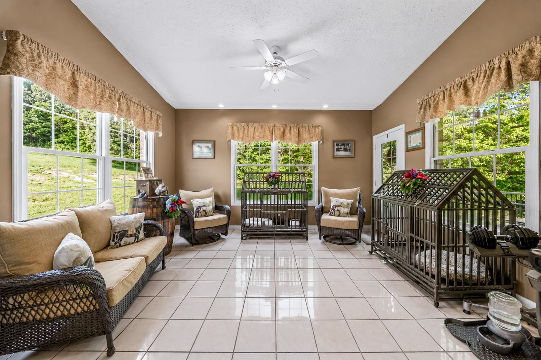https://zimg.paragon.ice.com/ParagonImages/Property/PH/AABRKY/60765/6/0/0/055f9d0c1b49478a5fe65623c312d5e4/0/0a33a440c41edfa5fa504f69d76c2d28/60765-7aefa56b-140a-41a8-bfa1-229b42e5f3cd.JPG