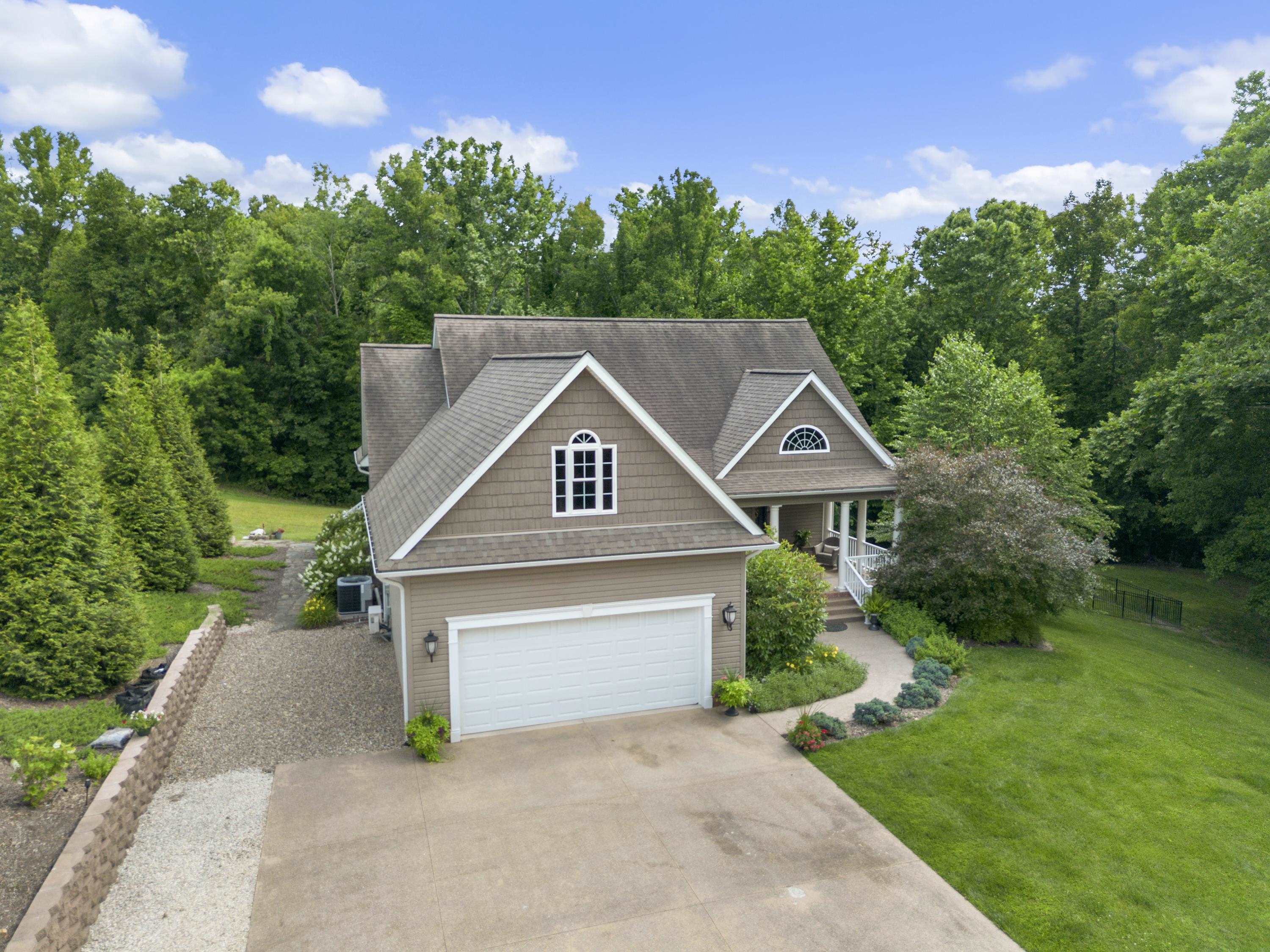 https://zimg.paragon.ice.com/ParagonImages/Property/PH/AABRKY/60766/1/0/0/dcaa0107b8d78c3ea0862e6b5a61c872/0/e99a3d79c464c3681b444afd10e62258/60766-78902f34-6839-4ccf-acf8-6e2d31dde372.JPG