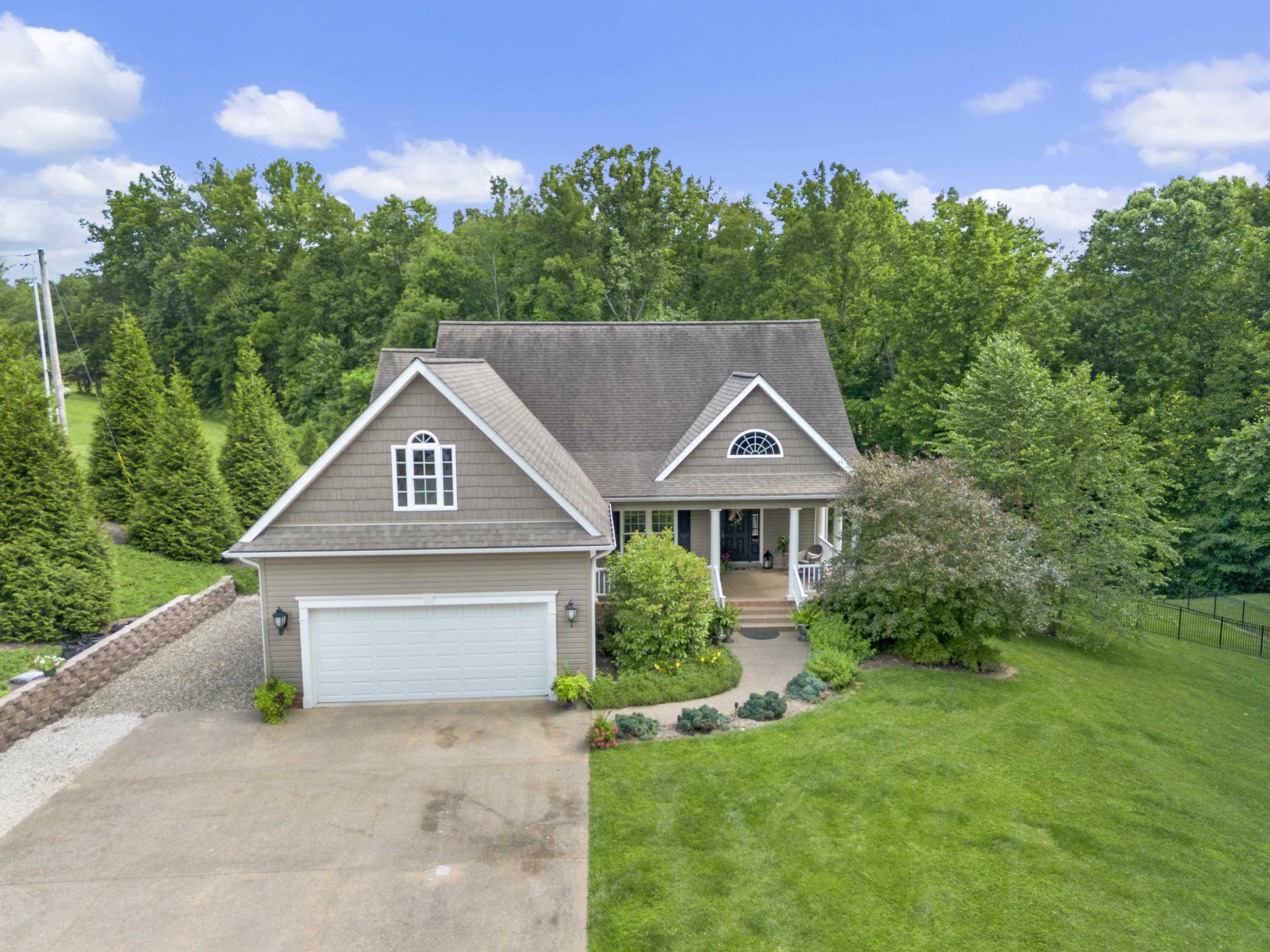 https://zimg.paragon.ice.com/ParagonImages/Property/PH/AABRKY/60766/2/0/0/b242b07bcb1319666141a3f148552f60/0/e99a3d79c464c3681b444afd10e62258/60766-967e7d3e-815a-49c9-b7d0-4fef1a7aab6d.JPG