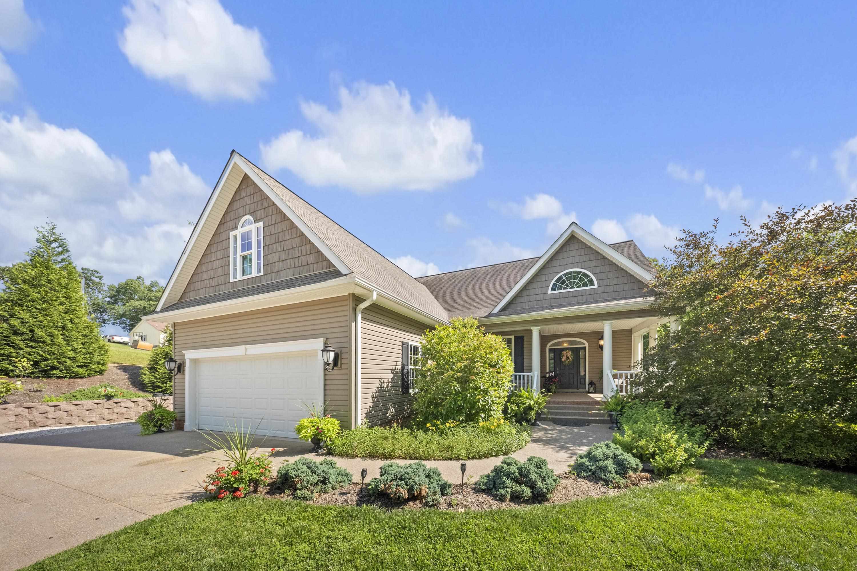 https://zimg.paragon.ice.com/ParagonImages/Property/PH/AABRKY/60766/6/0/0/c104591bdafe1ca261ed8e124ff10c4c/0/e99a3d79c464c3681b444afd10e62258/60766-f49e41bd-79a9-4bf1-a26c-b5a660bf1680.JPG